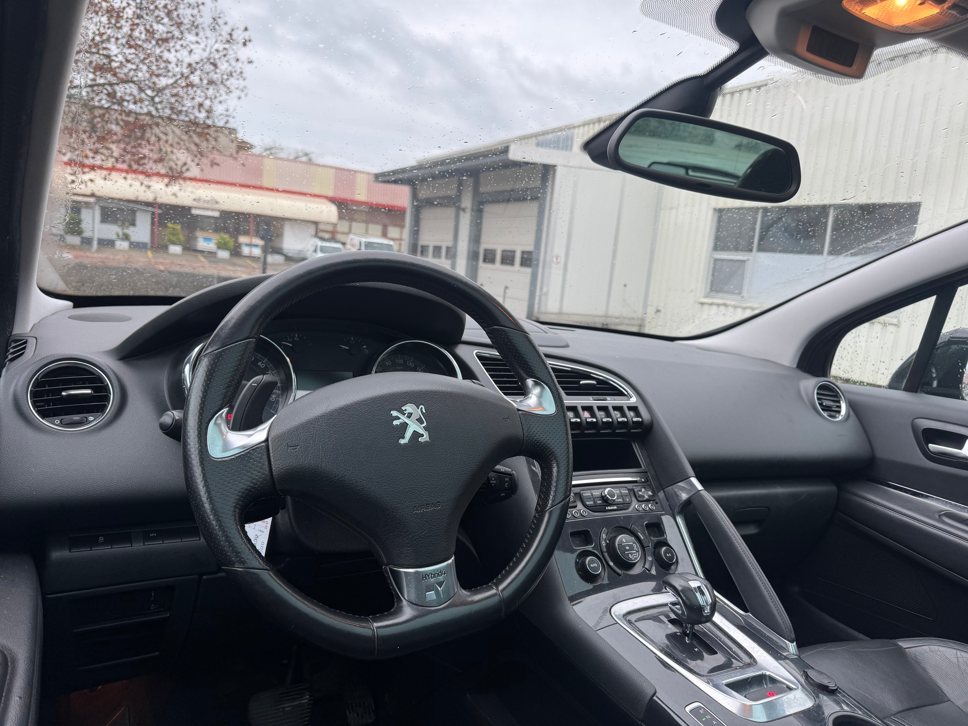 PEUGEOT 3008 HYbrid4 2.0 HDI ETG6-image-10