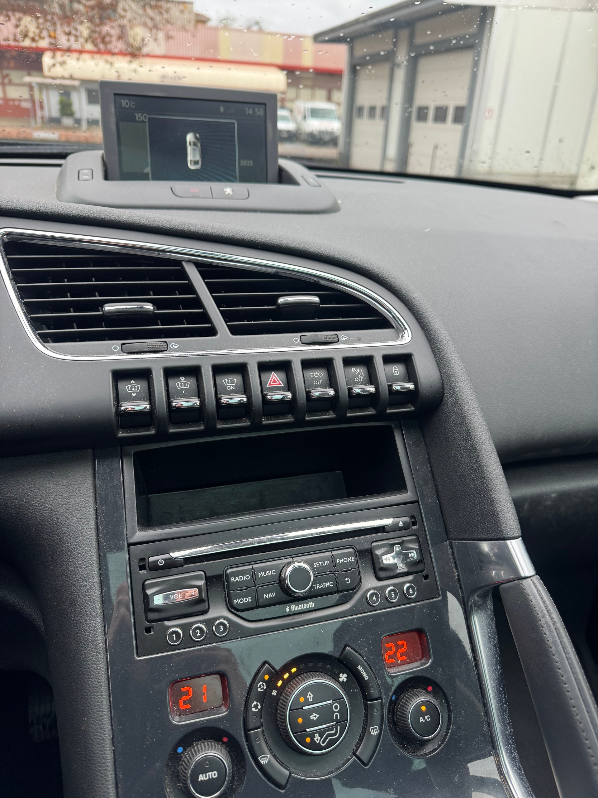 PEUGEOT 3008 HYbrid4 2.0 HDI ETG6-image-12