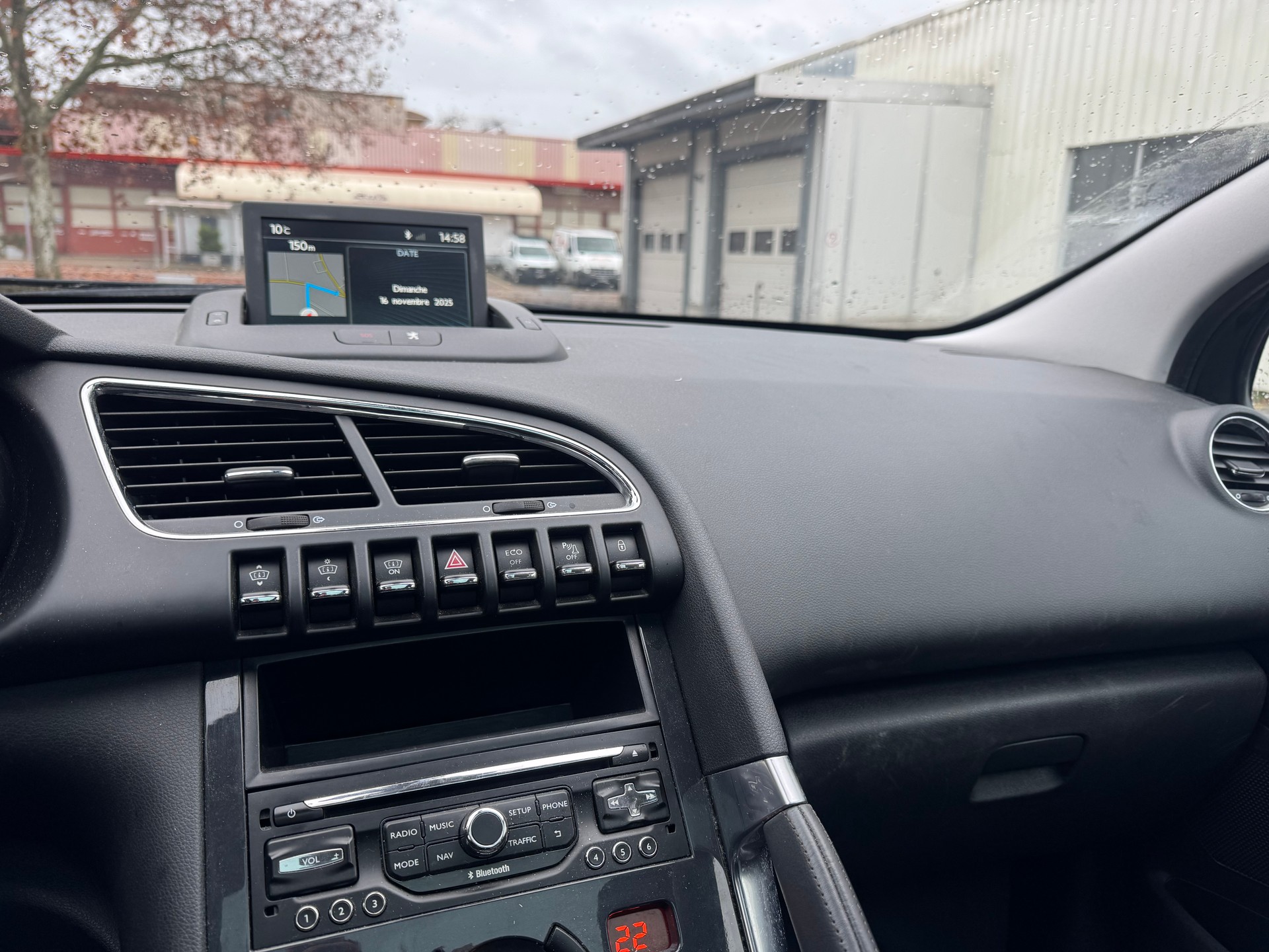 PEUGEOT 3008 HYbrid4 2.0 HDI ETG6-image-11