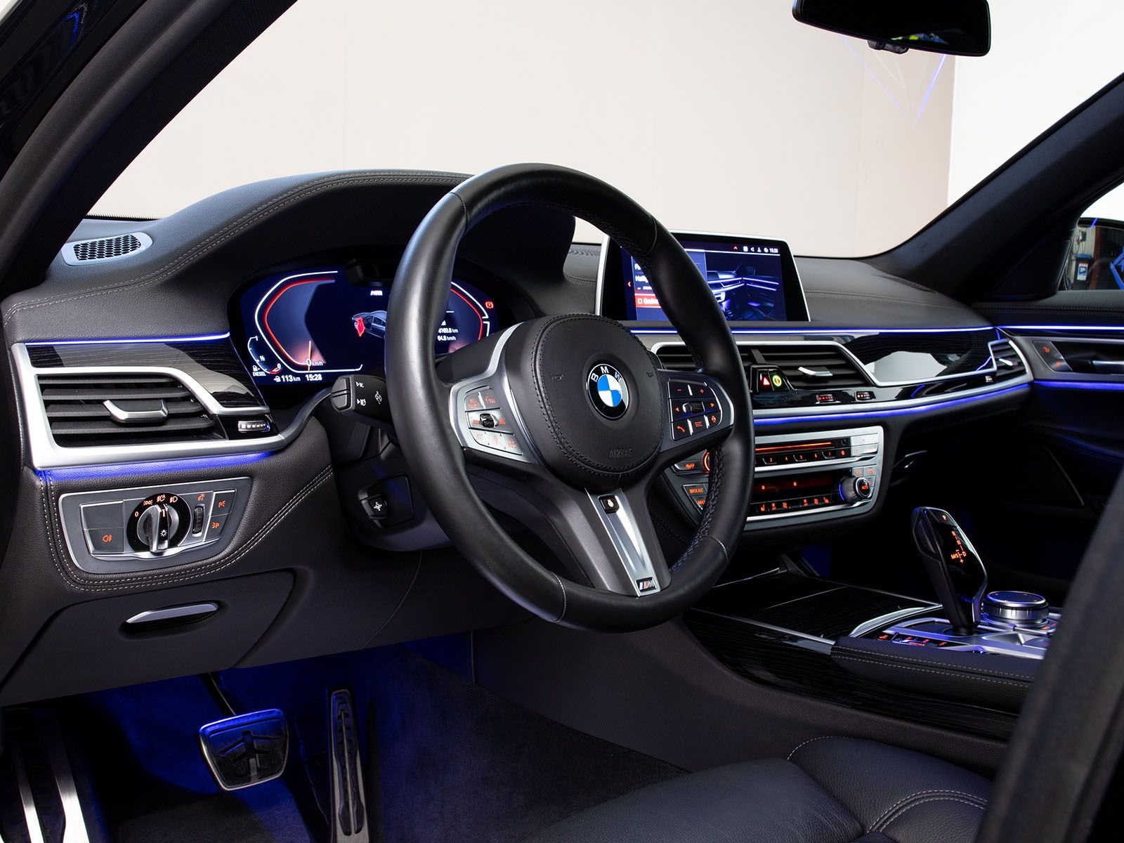 BMW 730d xD M-Sport 360° Standheizung, Anhängerkupplung schwenkbar-image-3