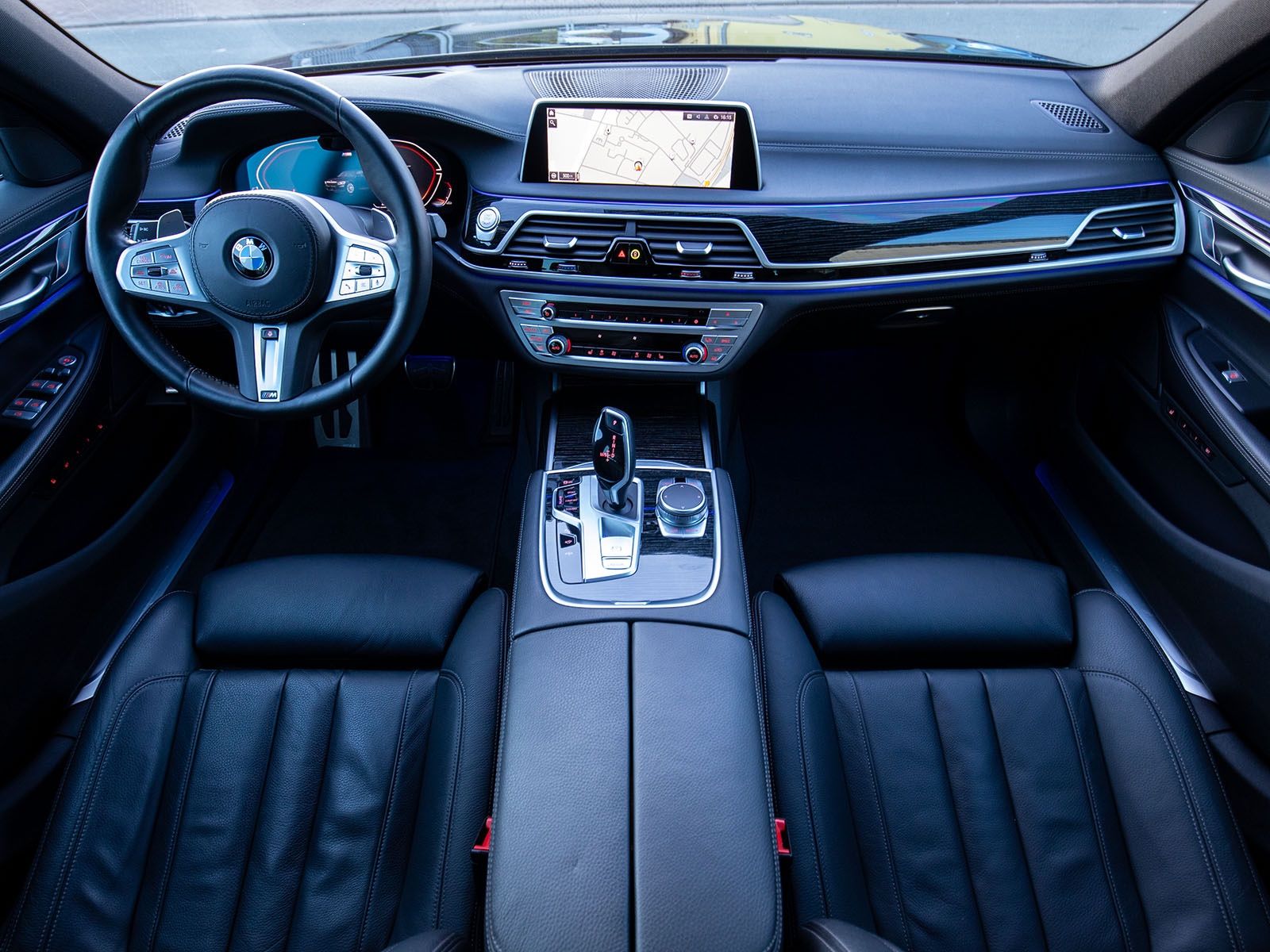 BMW 730d xD M-Sport 360° Standheizung, Anhängerkupplung schwenkbar-image-4