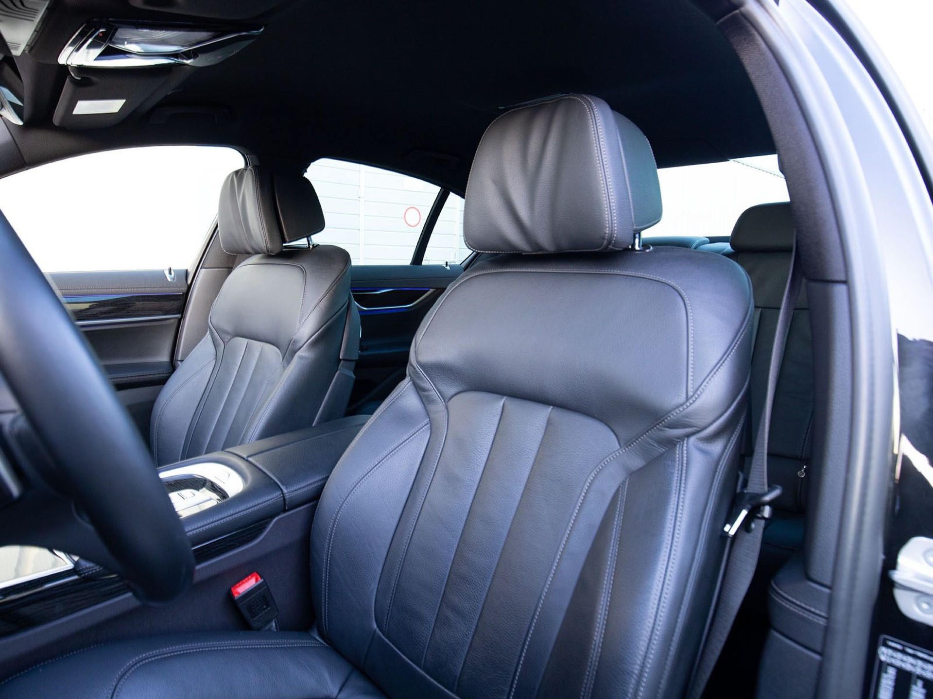 BMW 730d xD M-Sport 360° Standheizung, Anhängerkupplung schwenkbar-image-7