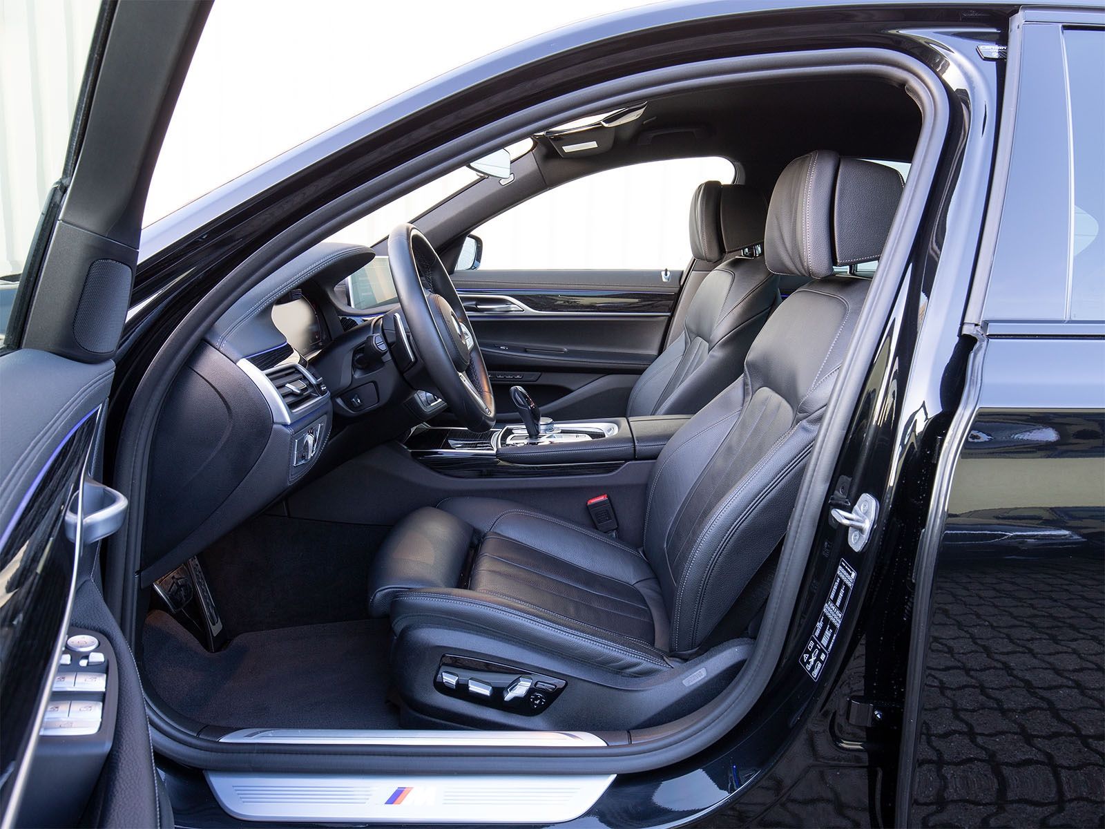 BMW 730d xD M-Sport 360° Standheizung, Anhängerkupplung schwenkbar-image-8