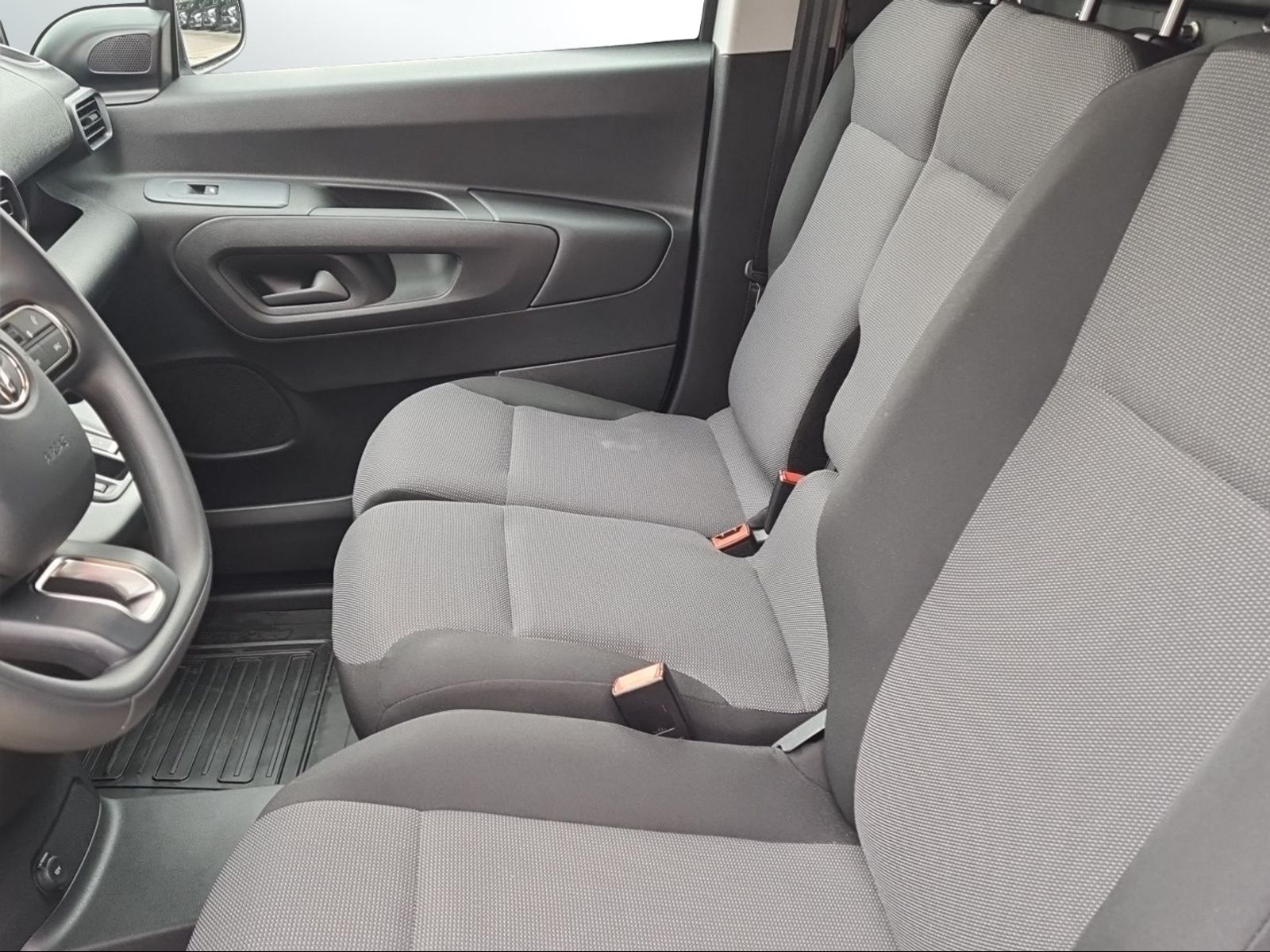 TOYOTA Proace City Van EV 50 kWh Active Medium-image-8