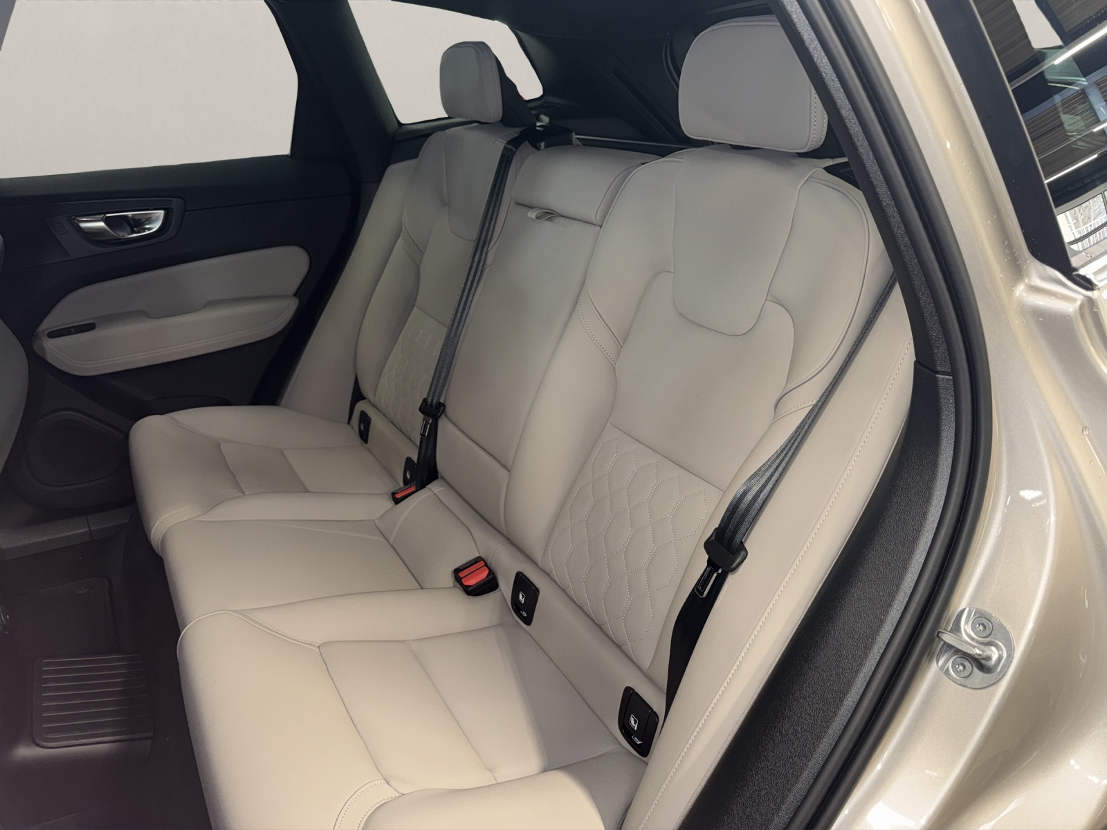 VOLVO XC60 2.0 T8 TE Ultra Bright eAWD-image-15