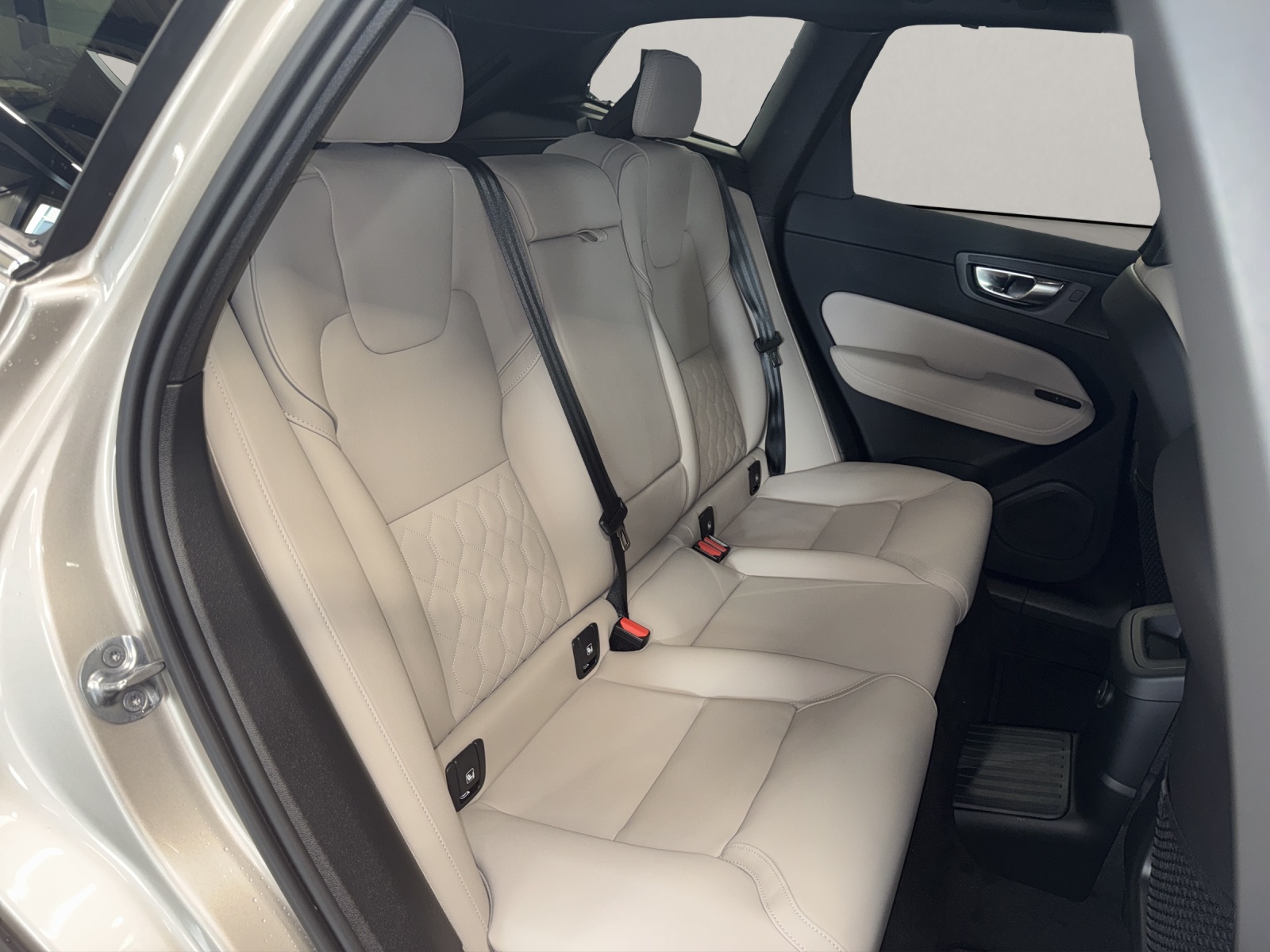 VOLVO XC60 2.0 T8 TE Ultra Bright eAWD-image-11