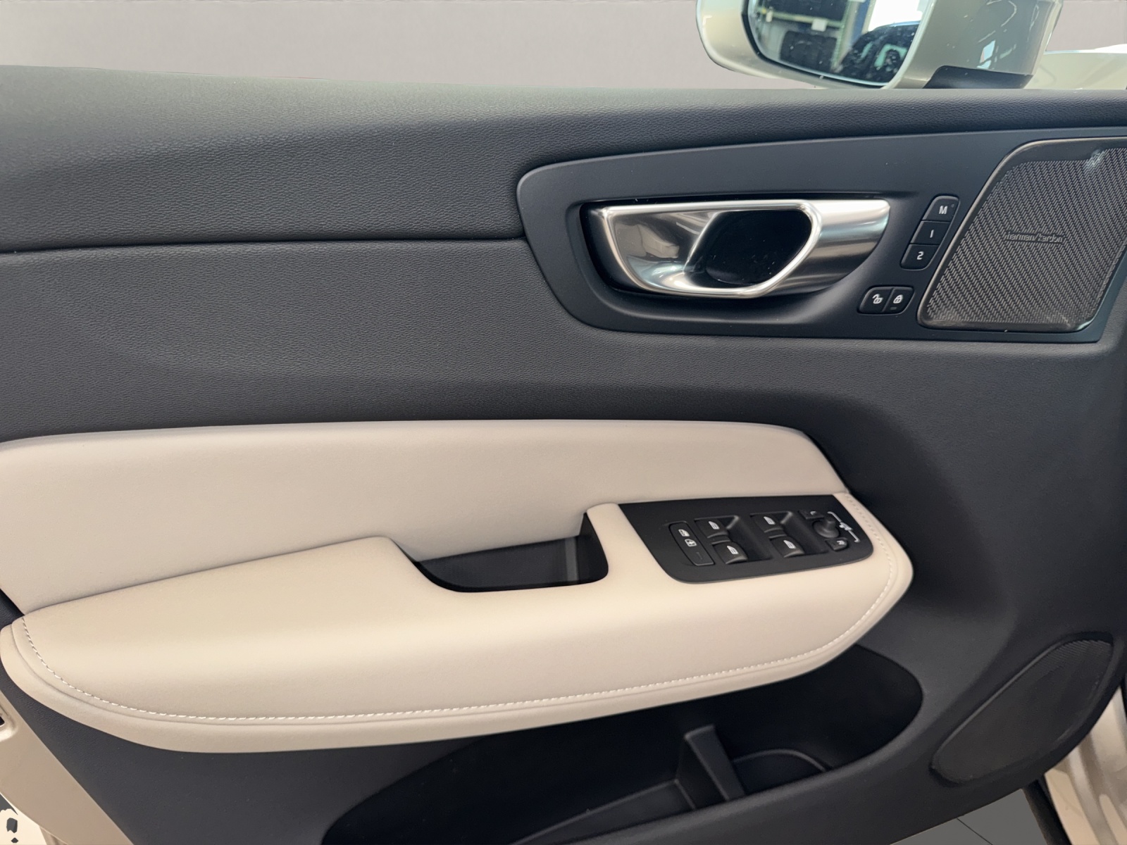 VOLVO XC60 2.0 T8 TE Ultra Bright eAWD-image-8