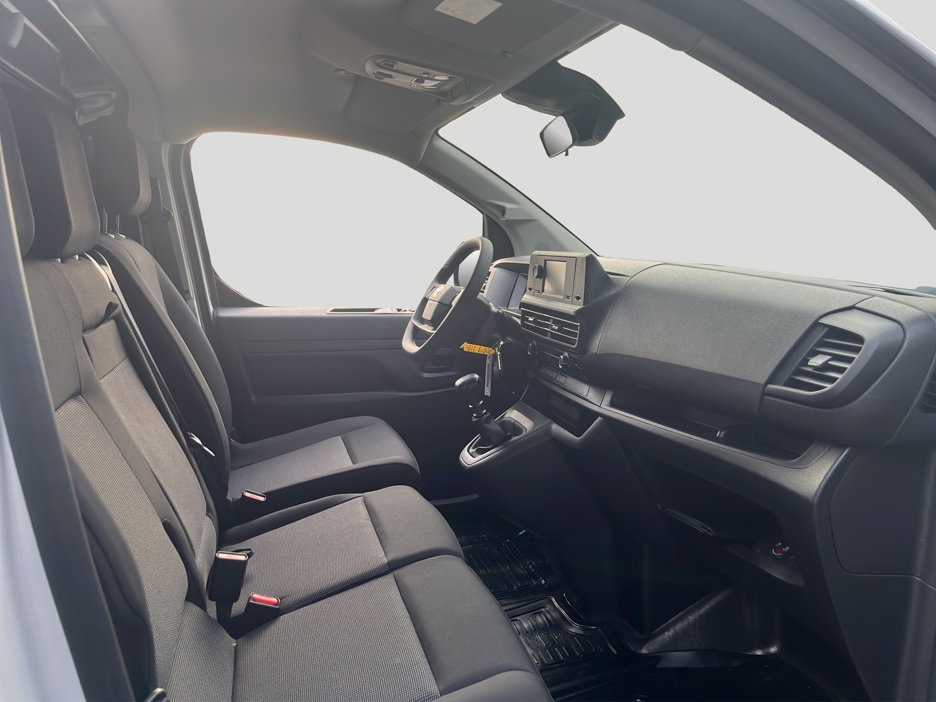 TOYOTA PROACE van L1 1.5 D Active-image-11