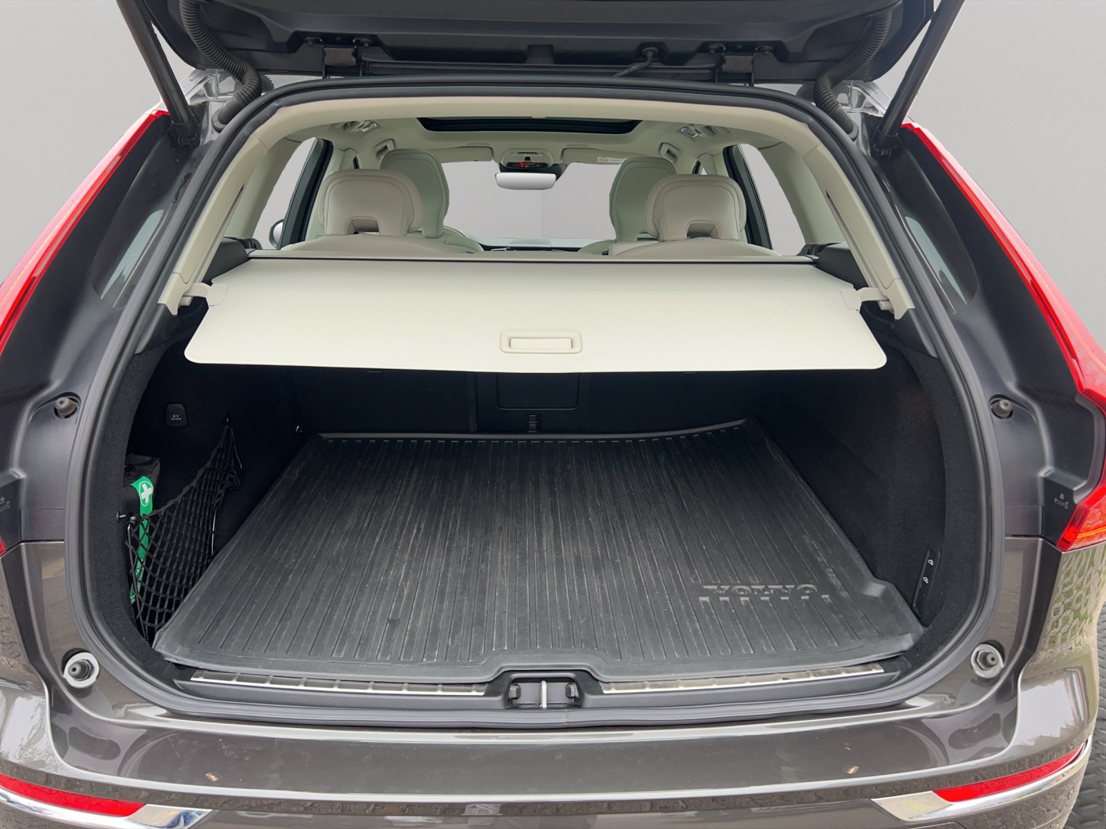 VOLVO XC60 B4 Diesel Mild Hybrid AWD Momentum Geartronic-image-16