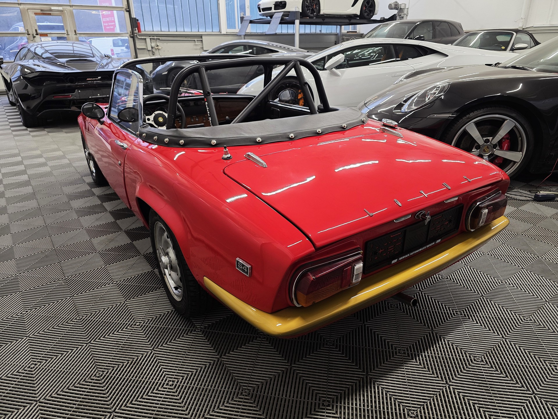 LOTUS ELAN-showroom-element-3