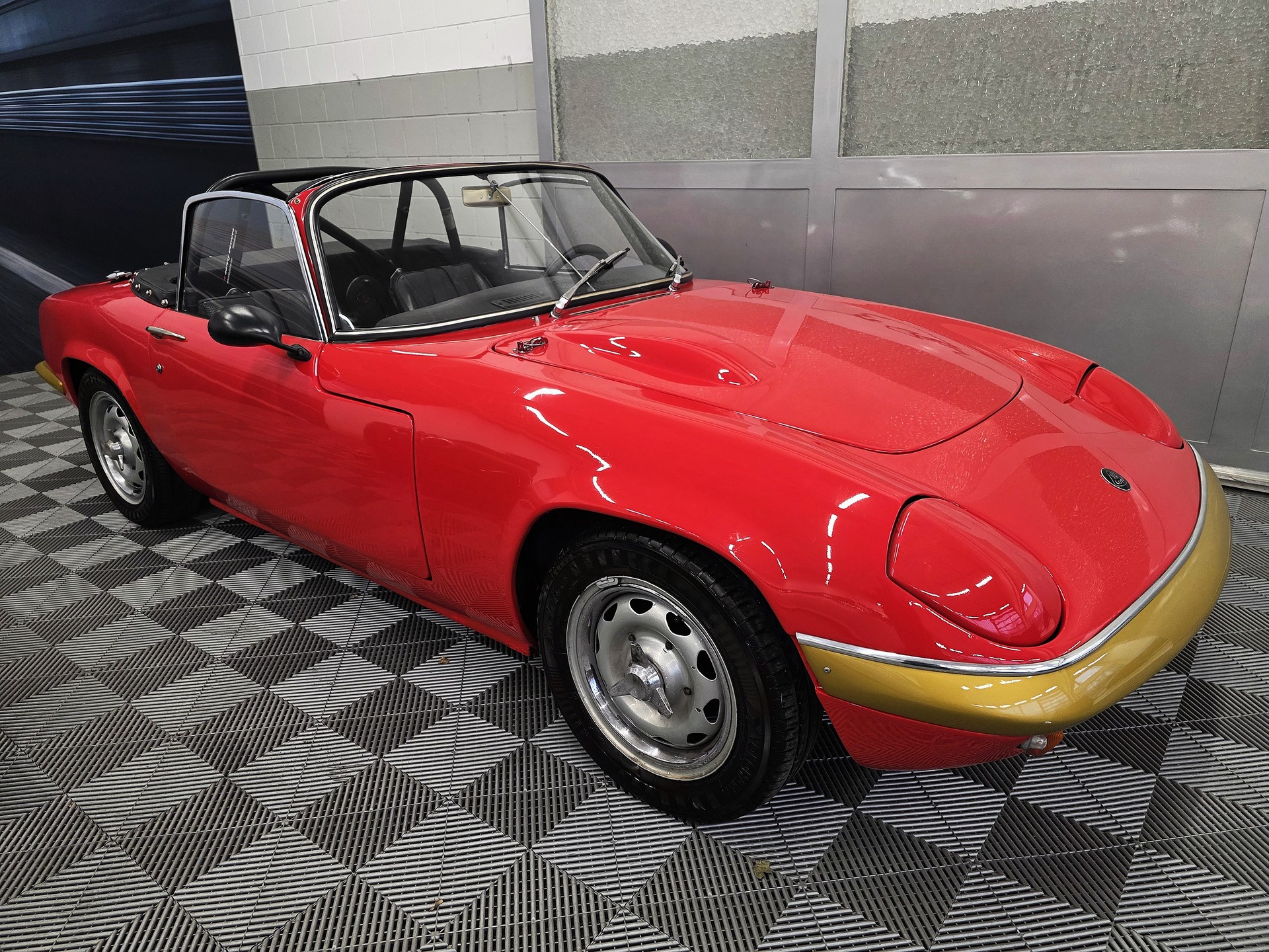 LOTUS ELAN-showroom-element-2