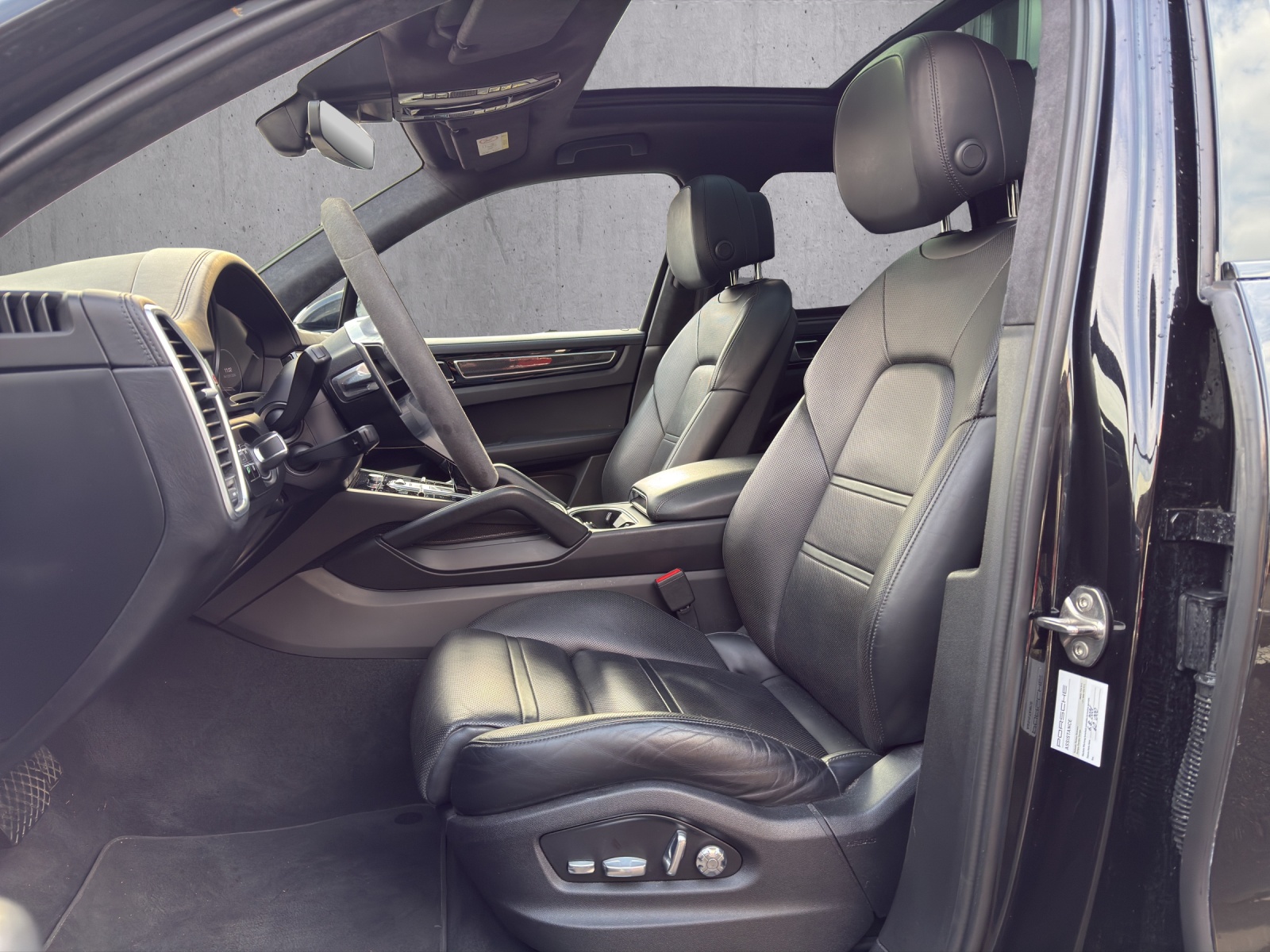 PORSCHE Cayenne E-Hybrid-image-8