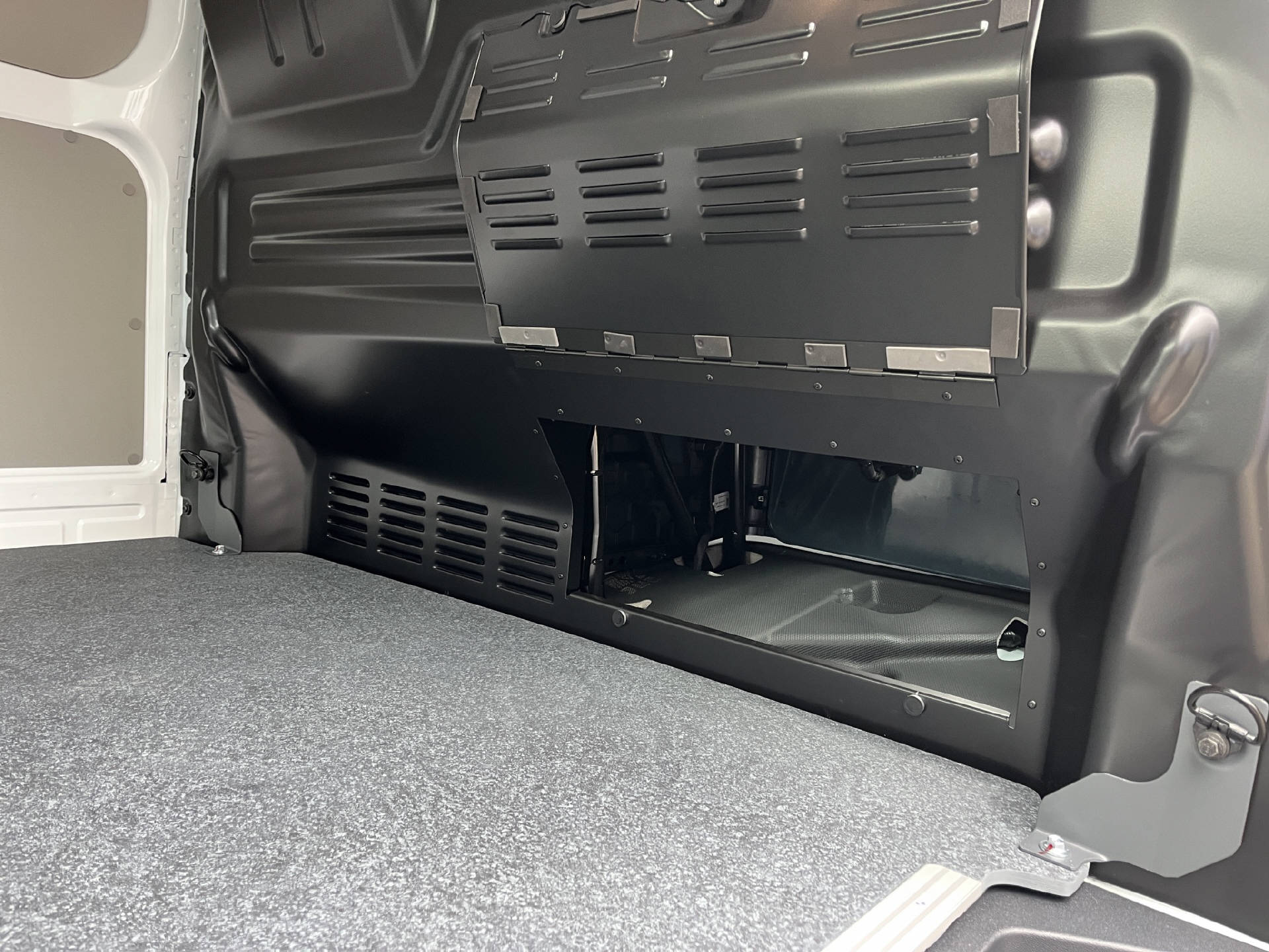 FORD Transit Custom Van 320 L1 2.0 EcoBlue 136 Trend-image-28