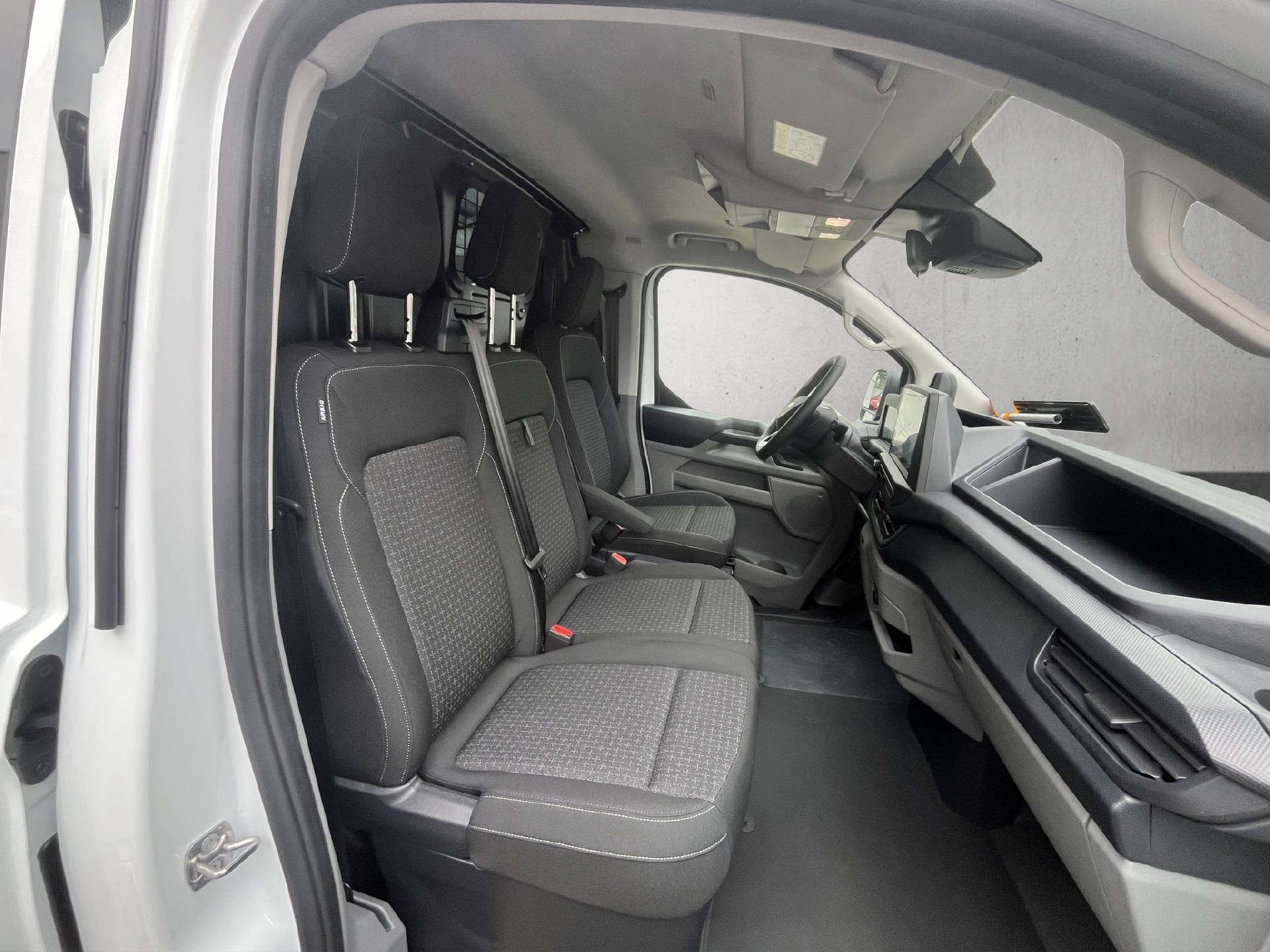 FORD Transit Custom Van 320 L1 2.0 EcoBlue 136 Trend-image-18