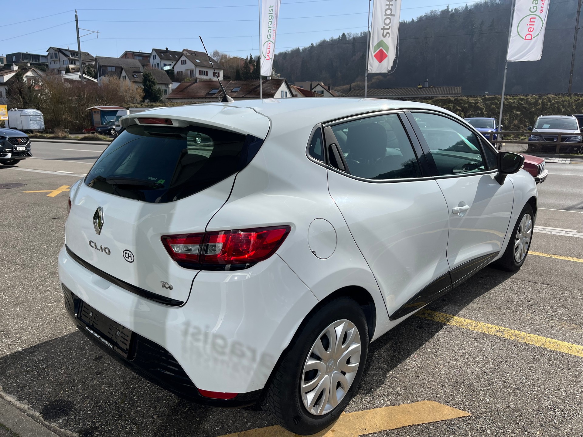 RENAULT Clio 0.9 12V Swiss Edition-image-2