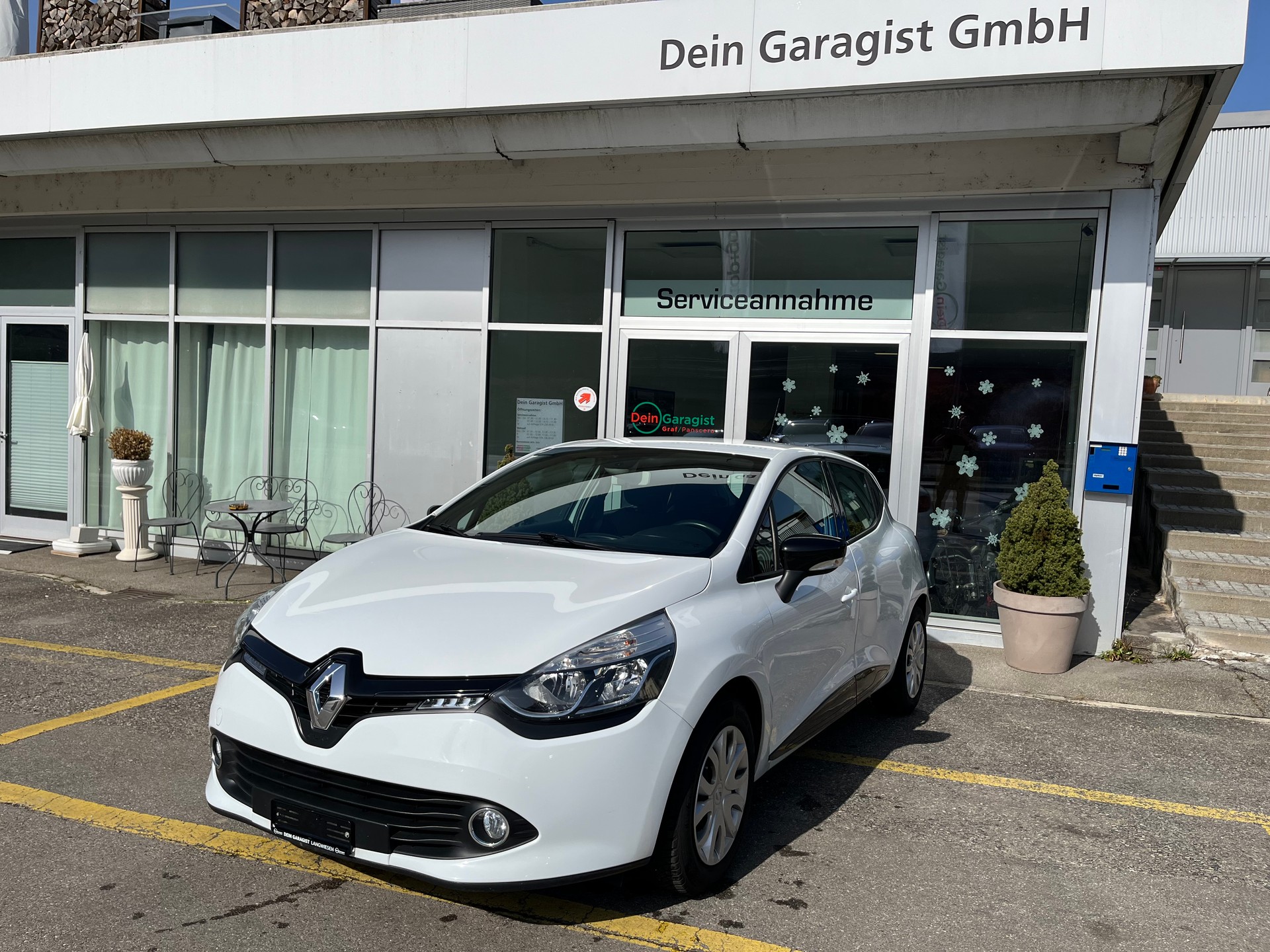 RENAULT Clio 0.9 12V Swiss Edition-image-0