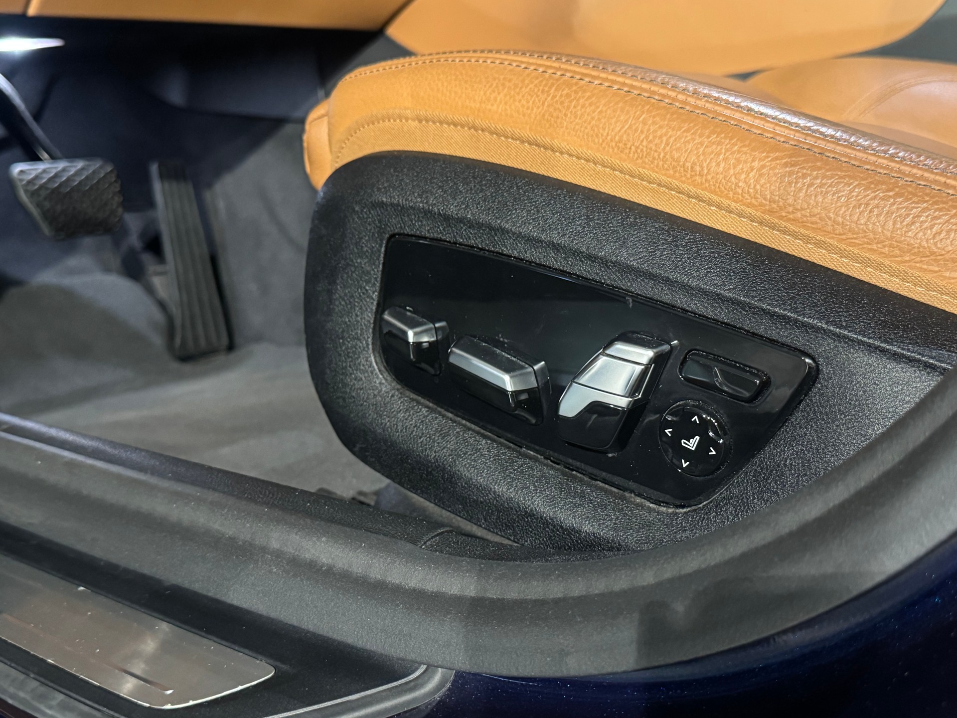 BMW 530e xDrive G30 LCI M LOOK-image-11