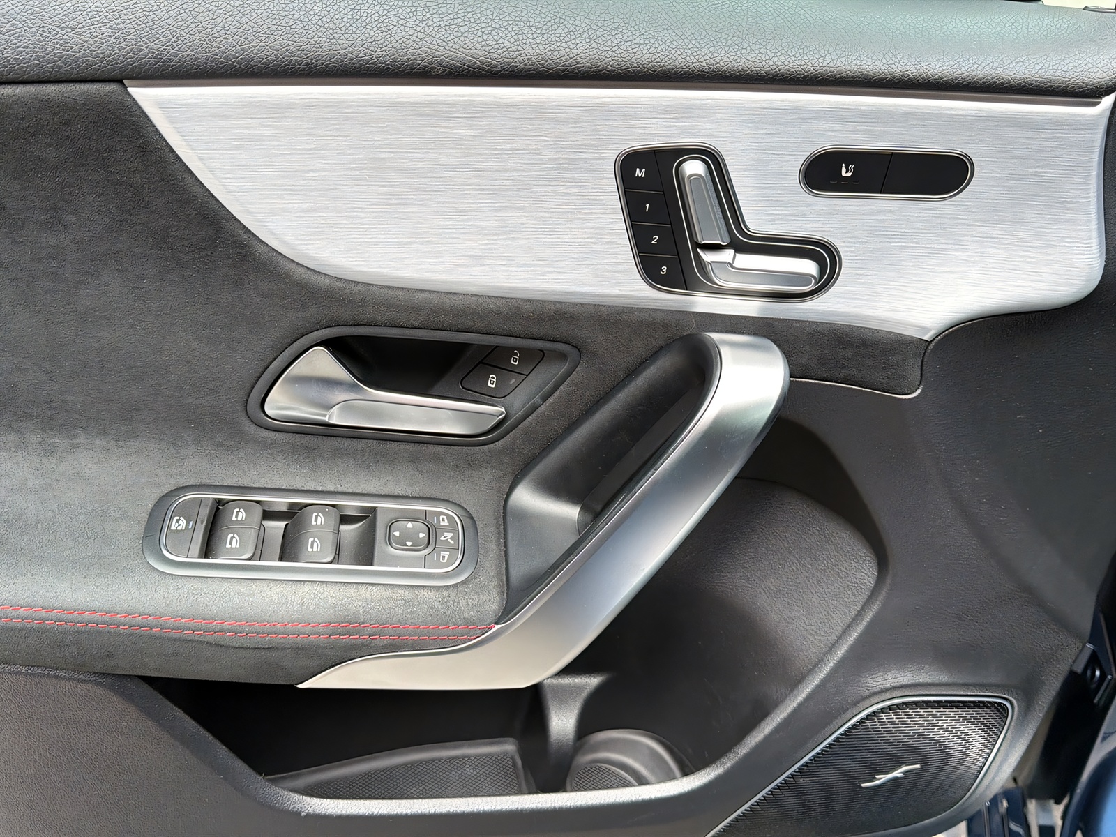 MERCEDES-BENZ A 250 4Matic-image-11