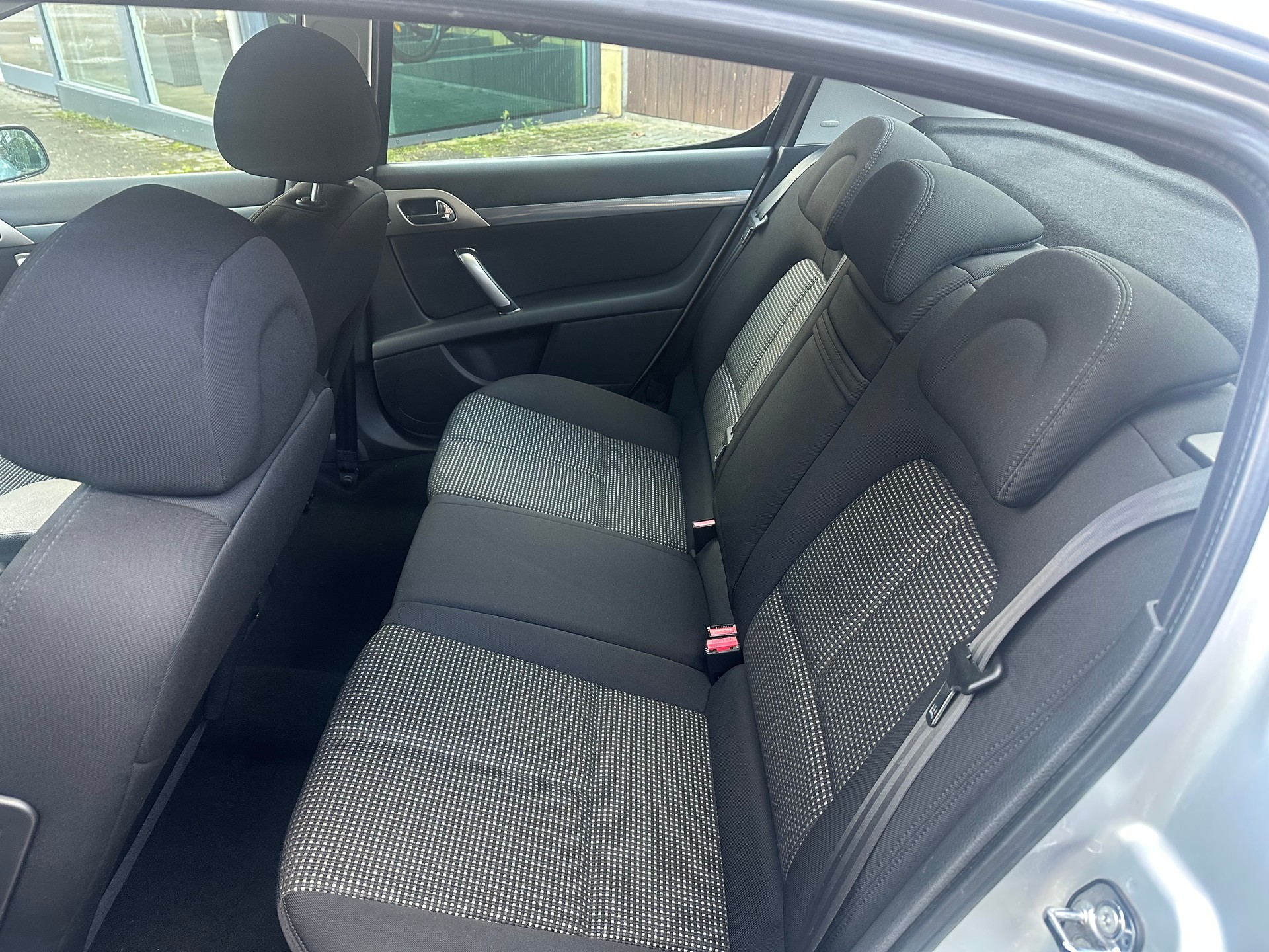 PEUGEOT 407 2.0 HDI SV Executive-image-9