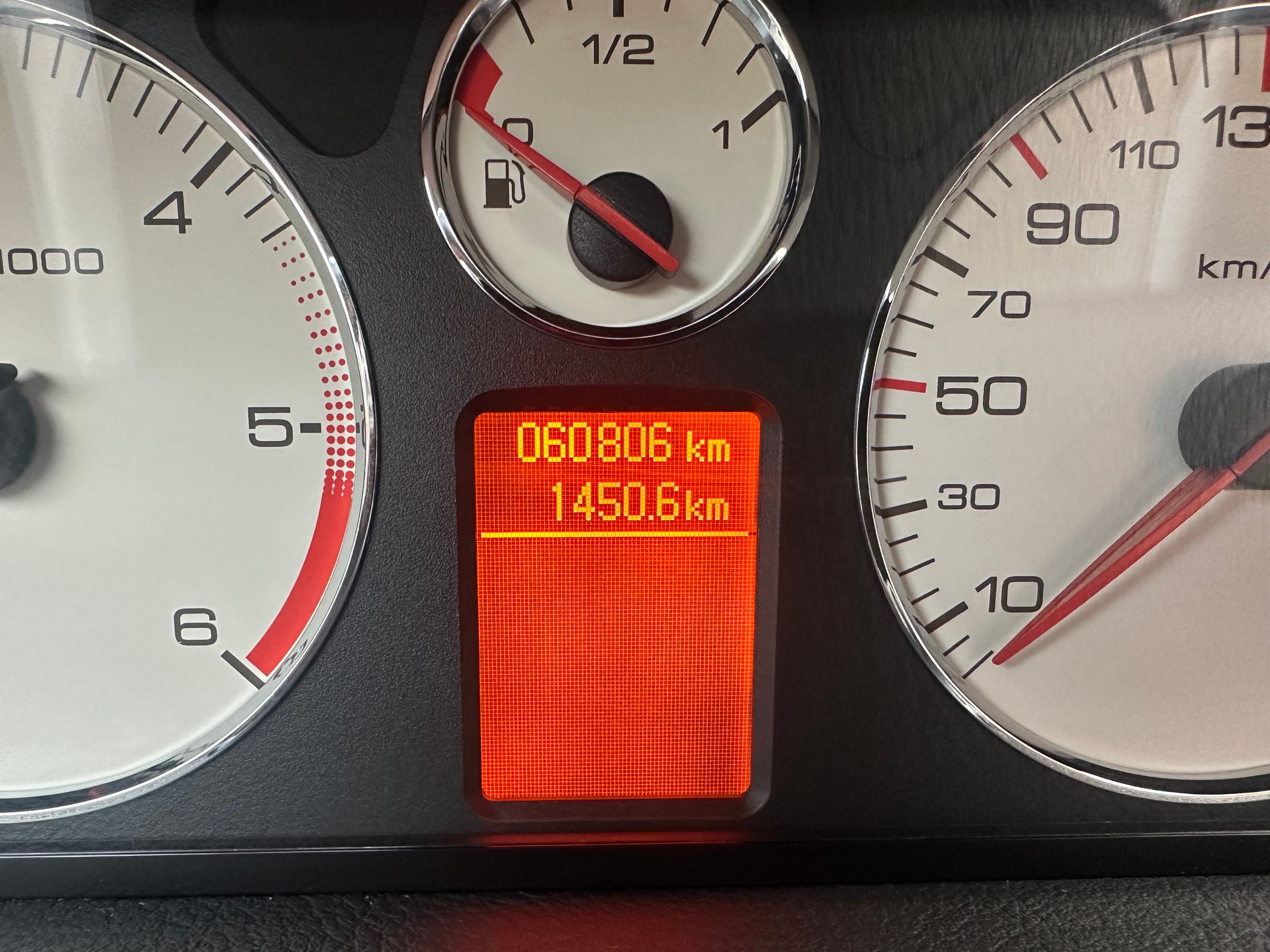 PEUGEOT 407 2.0 HDI SV Executive-image-11