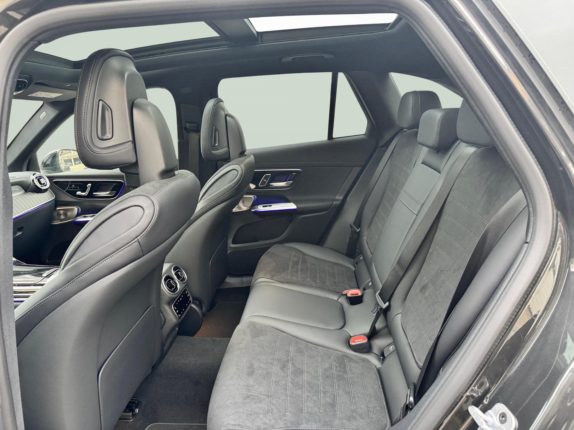MERCEDES-BENZ GLC 220 d 4MATIC AMG Line-image-10