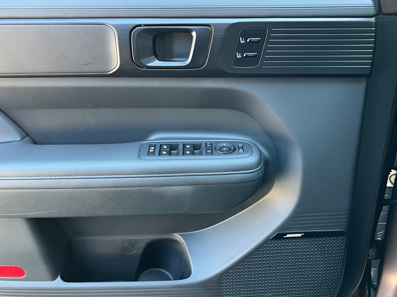 HYUNDAI Santa Fe 1.6 T-GDi PHEV Calligraphy 4WD Automatic-image-12