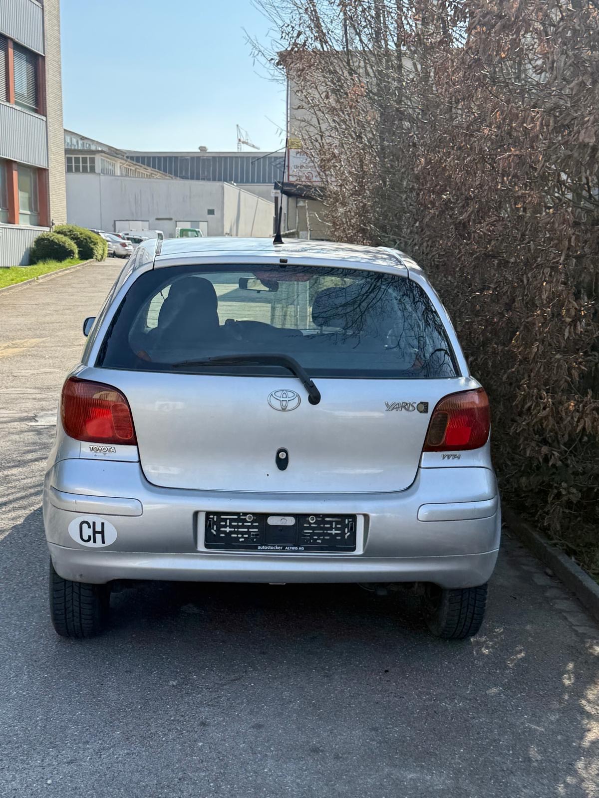 TOYOTA Yaris 1.3 Linea Sol-image-3