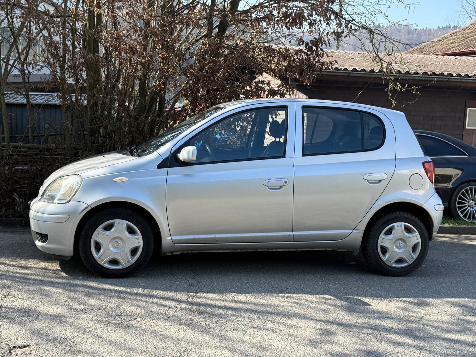 TOYOTA Yaris 1.3 Linea Sol-image-1