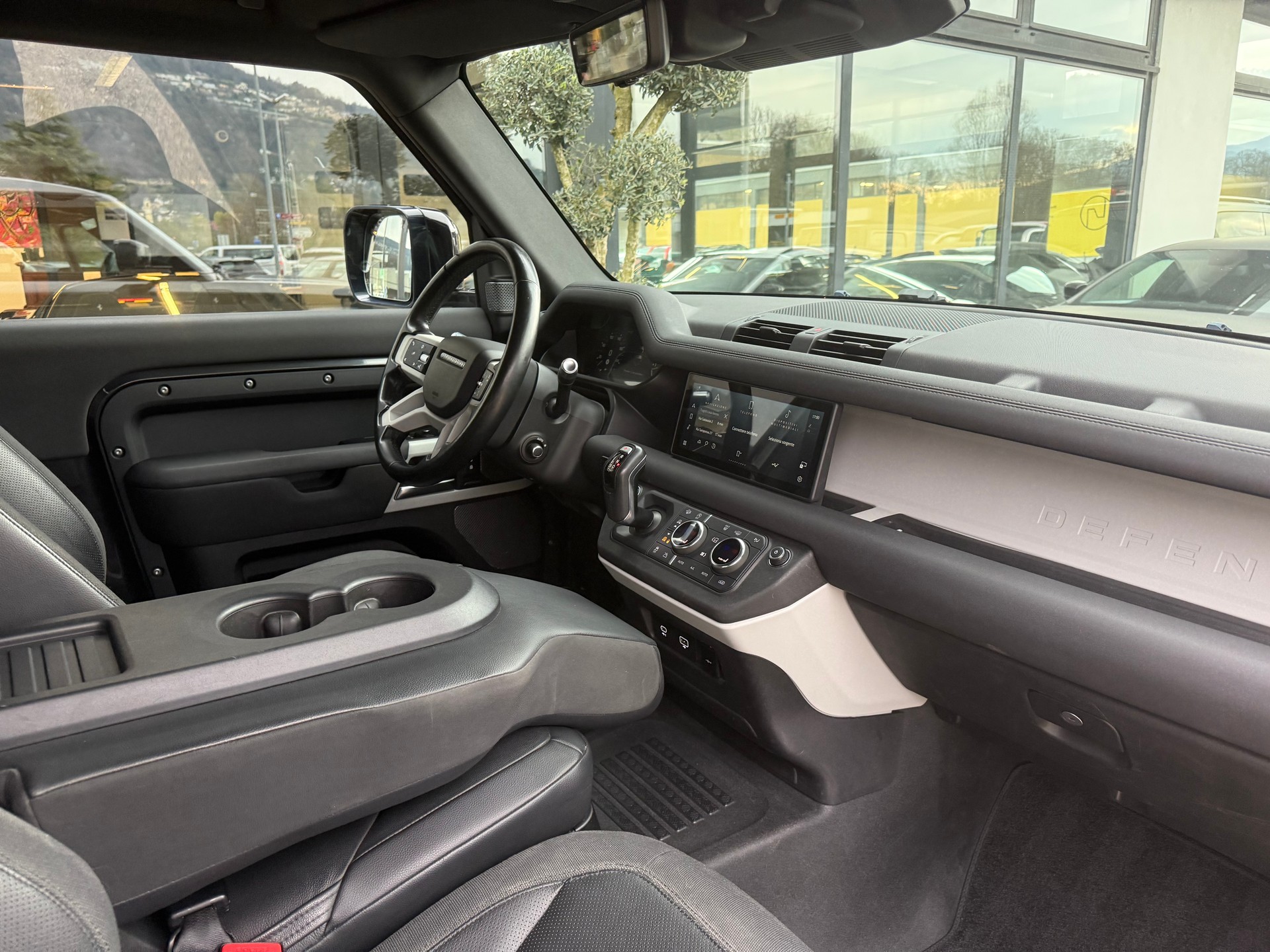 LAND ROVER Defender 90 P300 Si4 HSE AT8-image-12