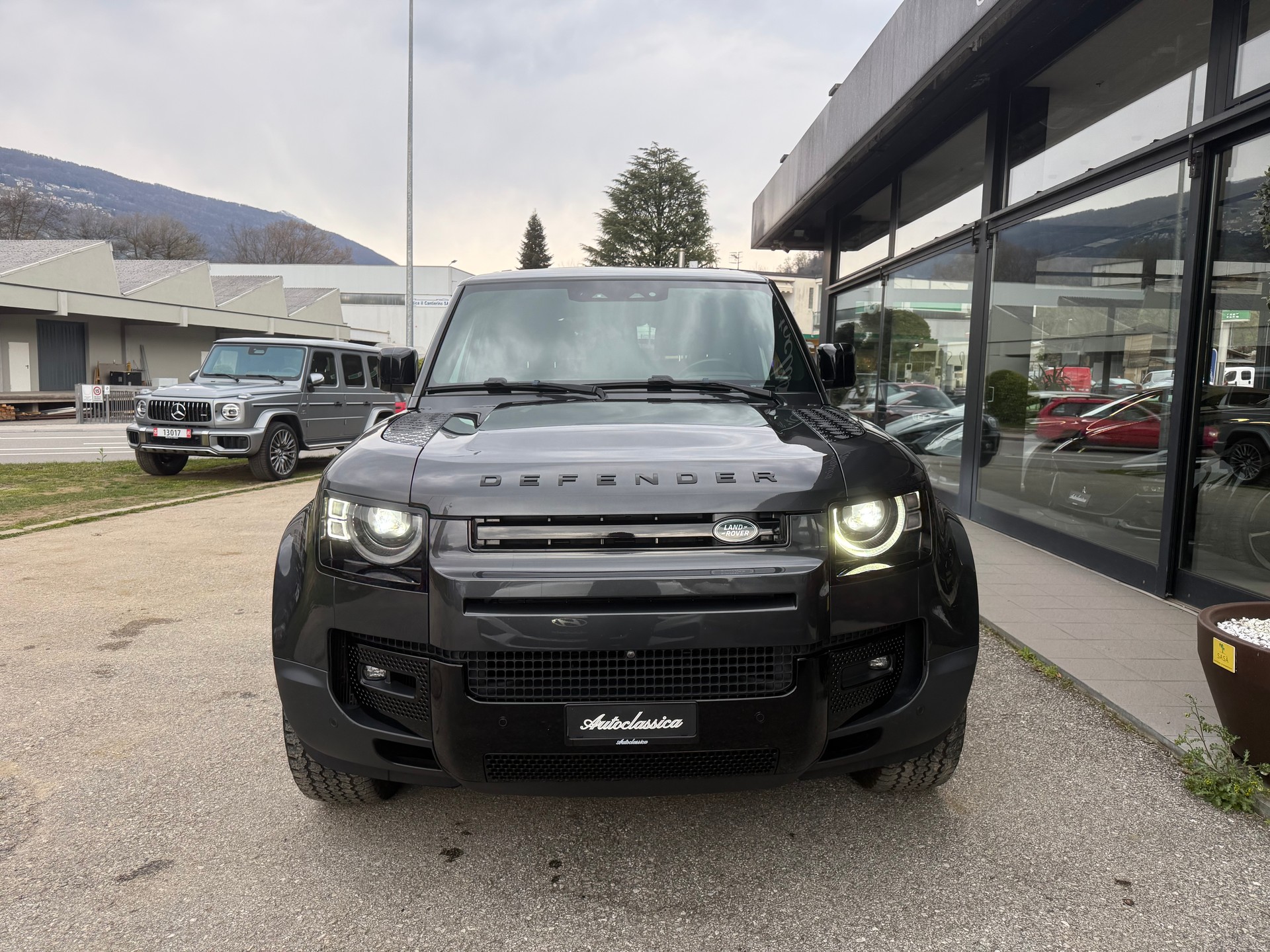 LAND ROVER Defender 90 P300 Si4 HSE AT8-image-1