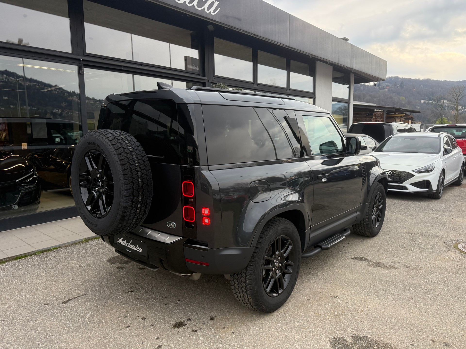 LAND ROVER Defender 90 P300 Si4 HSE AT8-image-7
