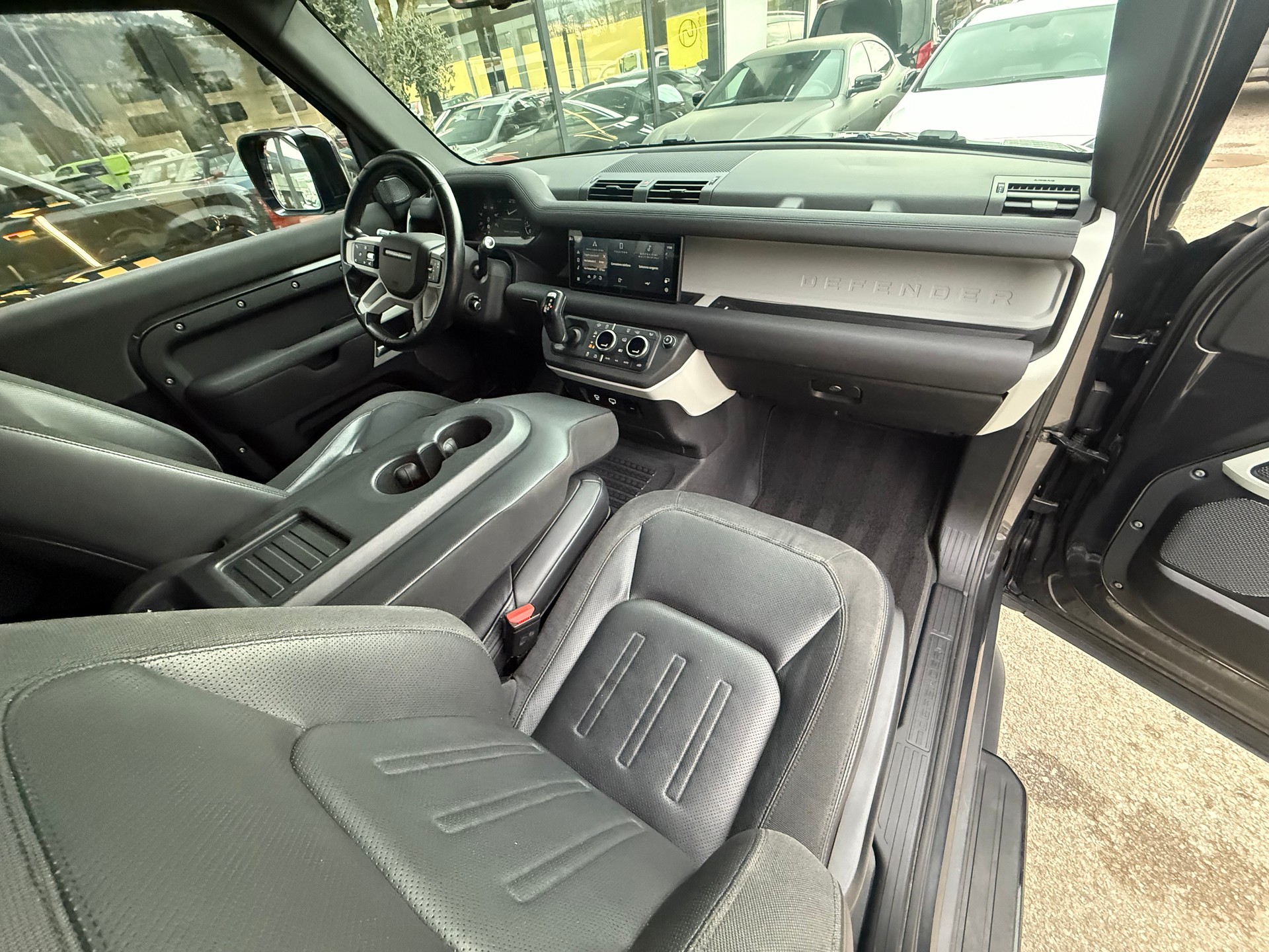 LAND ROVER Defender 90 P300 Si4 HSE AT8-image-11