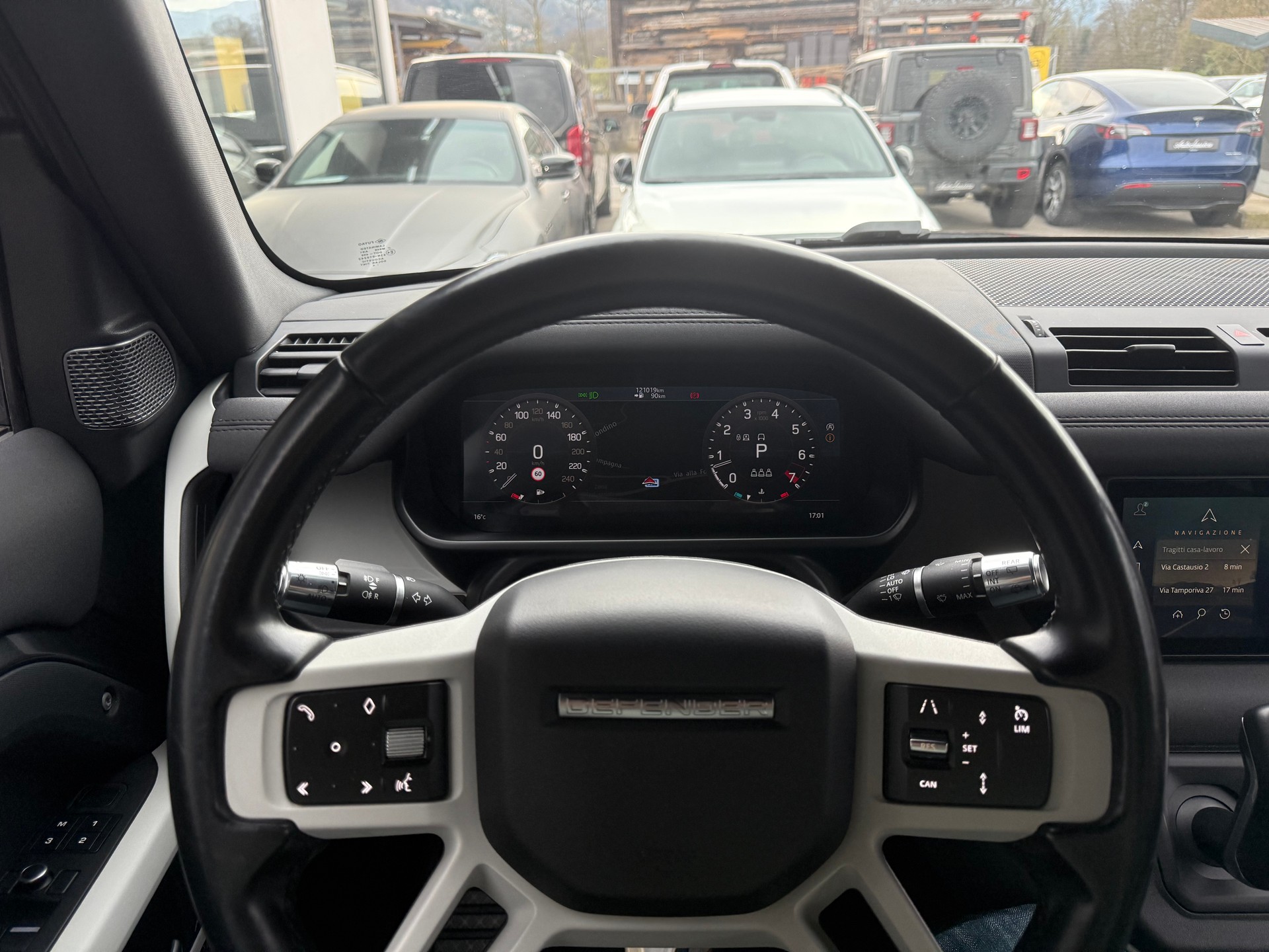LAND ROVER Defender 90 P300 Si4 HSE AT8-image-14