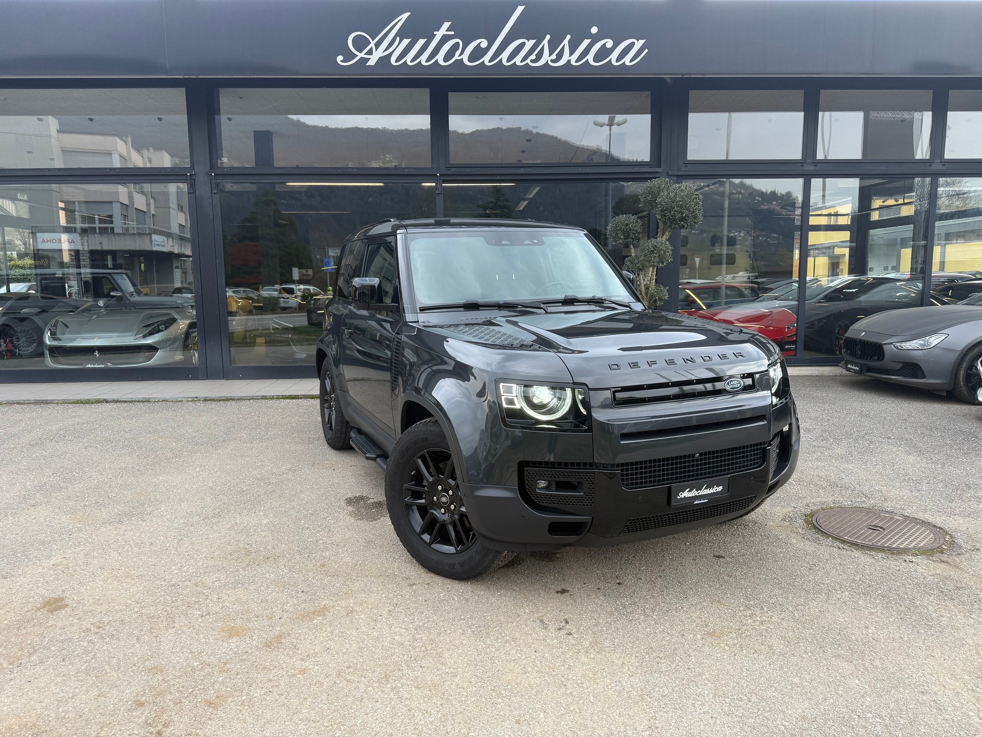 LAND ROVER Defender 90 P300 Si4 HSE AT8-image-0