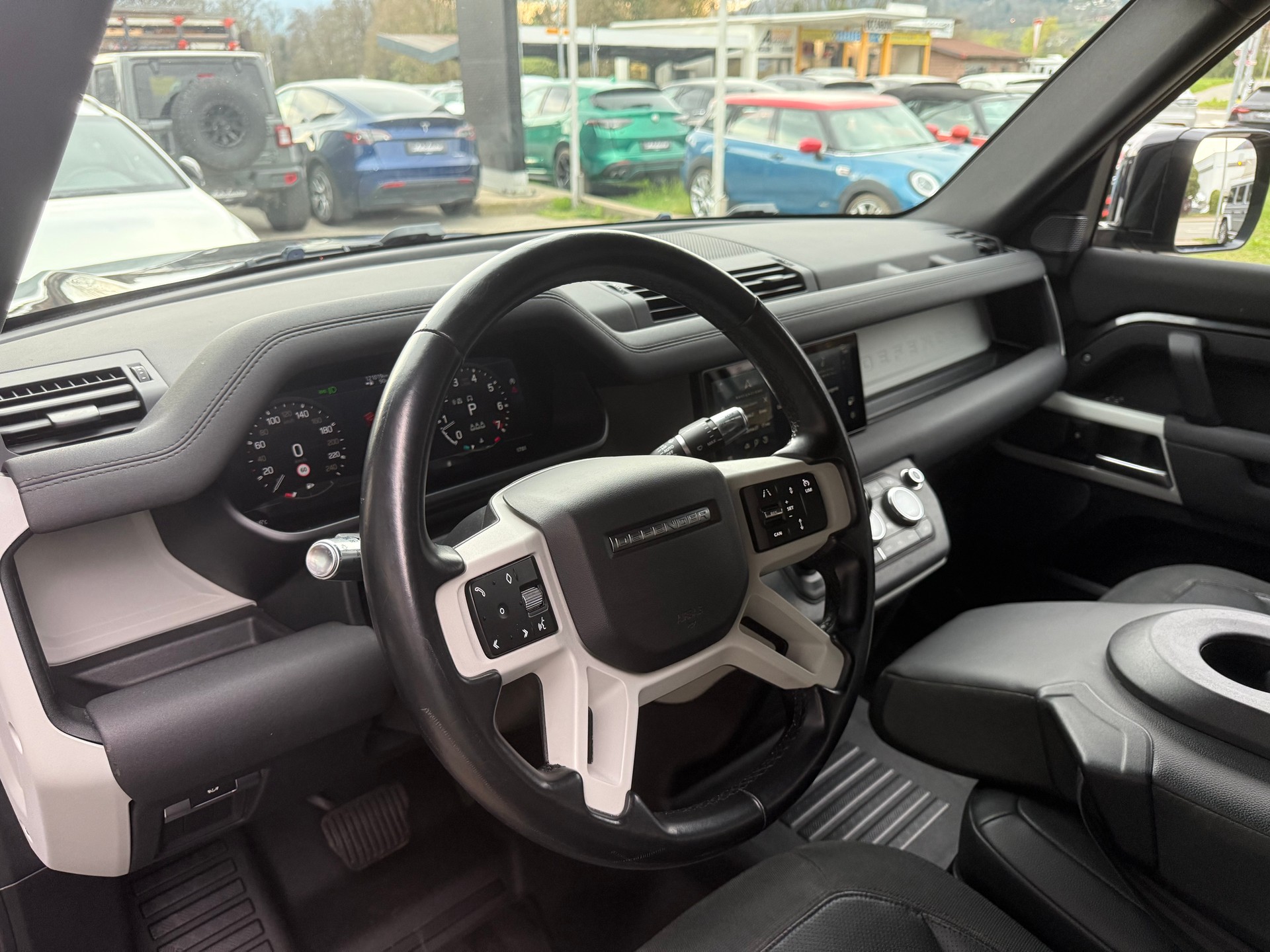 LAND ROVER Defender 90 P300 Si4 HSE AT8-image-13