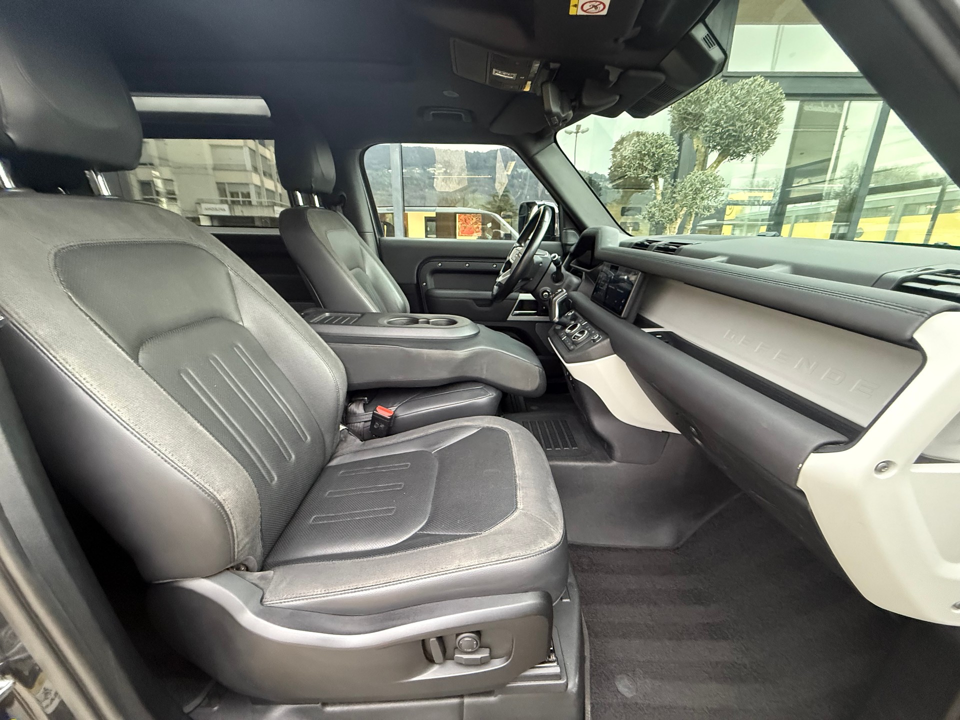 LAND ROVER Defender 90 P300 Si4 HSE AT8-image-10