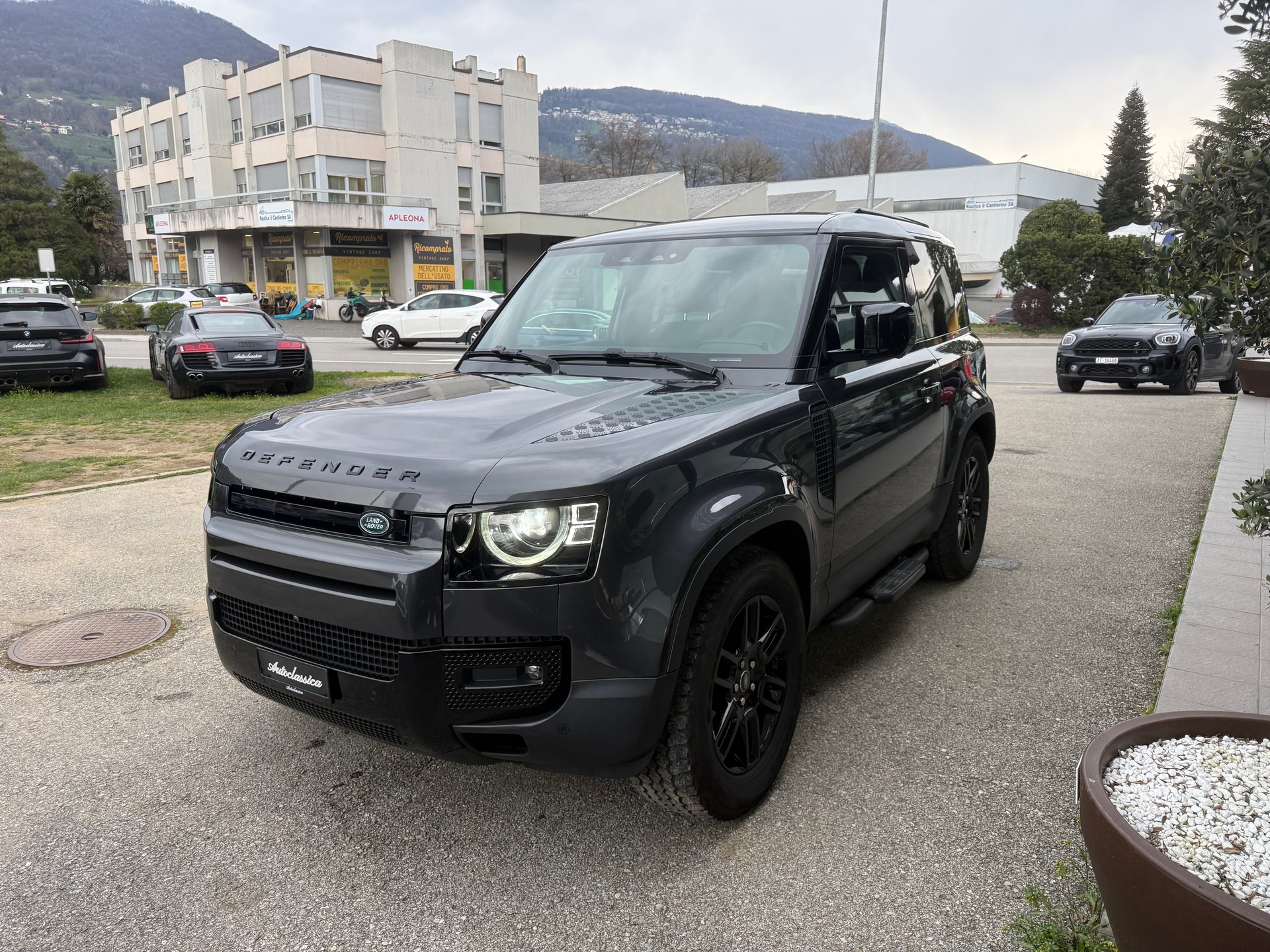 LAND ROVER Defender 90 P300 Si4 HSE AT8-image-5