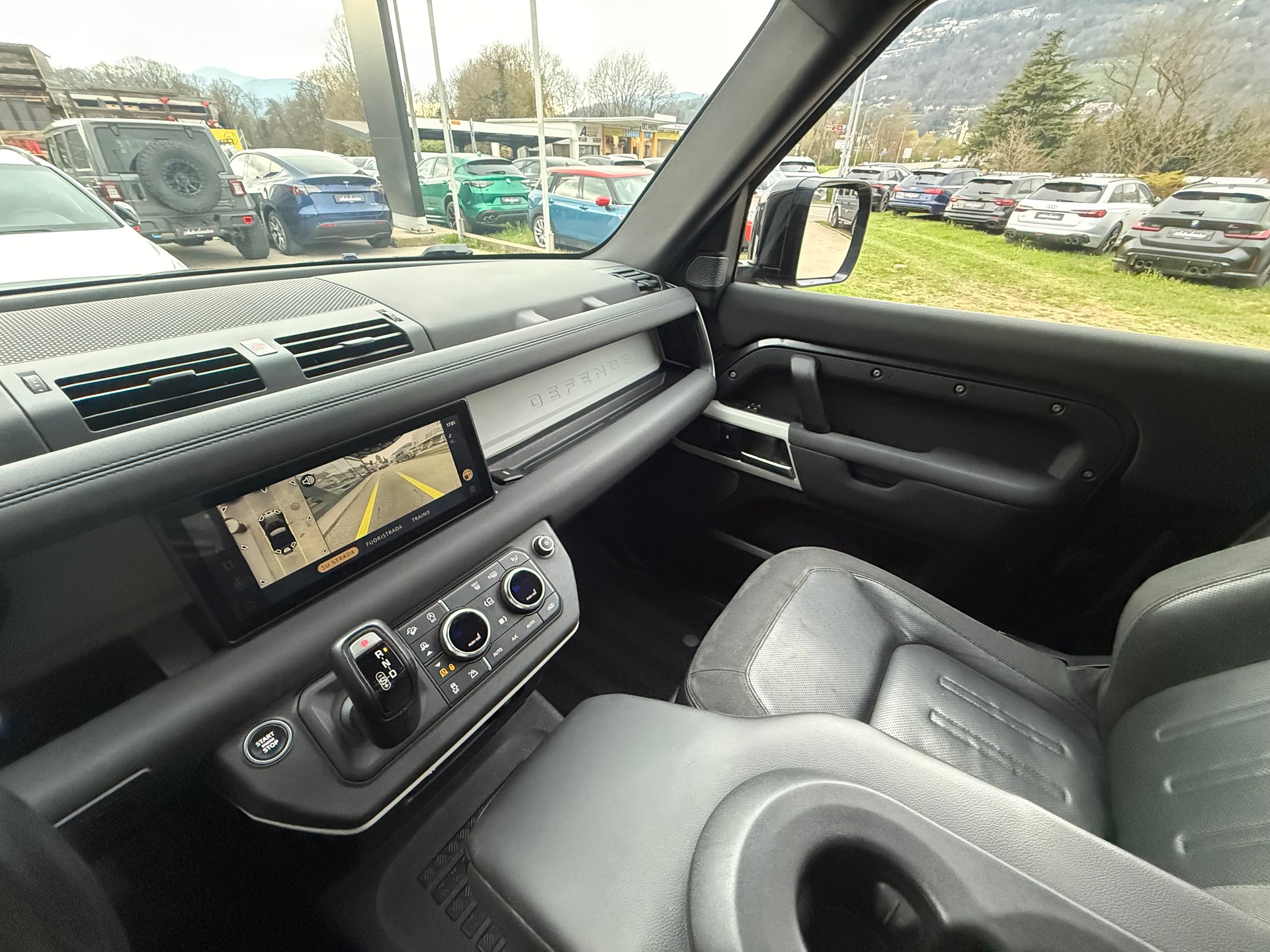 LAND ROVER Defender 90 P300 Si4 HSE AT8-image-15