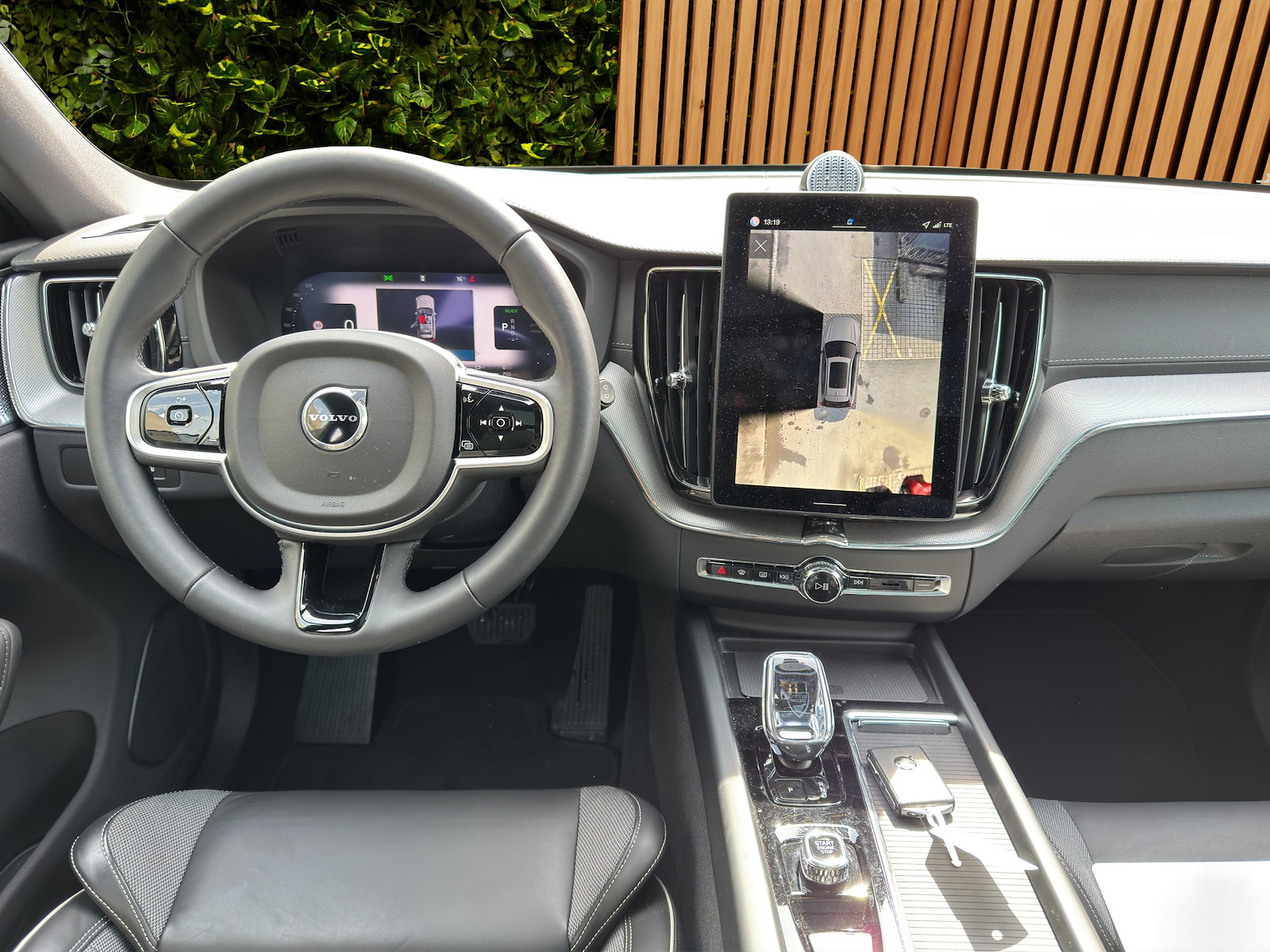 VOLVO XC60 2.0 T8 TE Black Edition eAWD-image-8