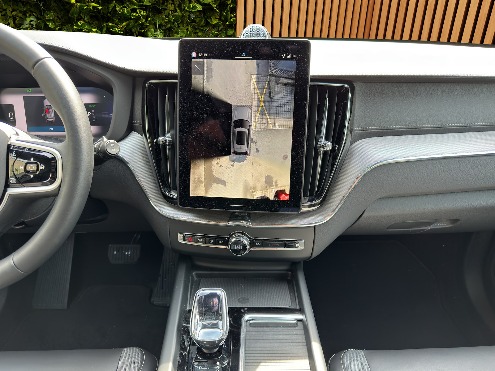 VOLVO XC60 2.0 T8 TE Black Edition eAWD-image-10