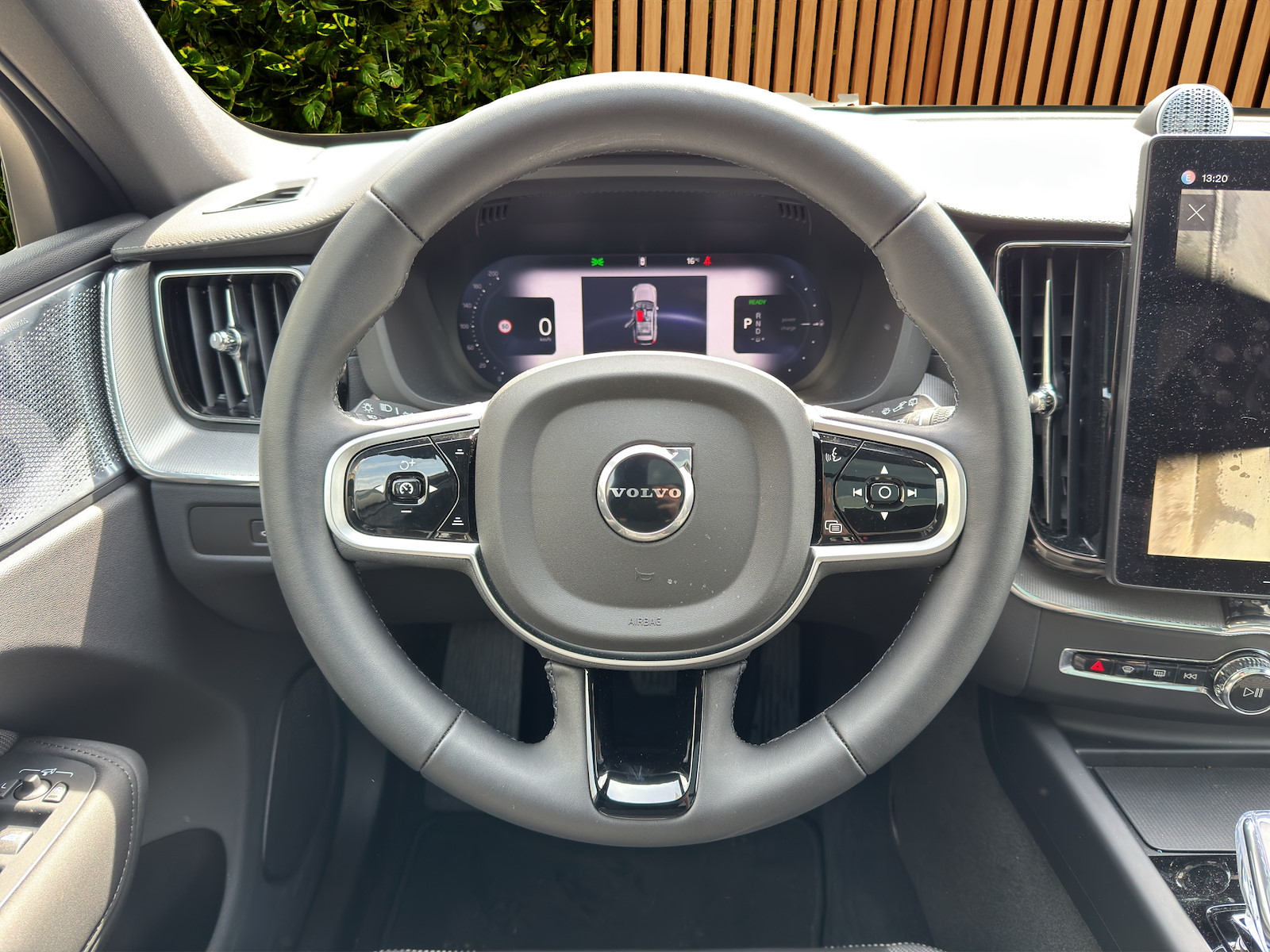 VOLVO XC60 2.0 T8 TE Black Edition eAWD-image-9