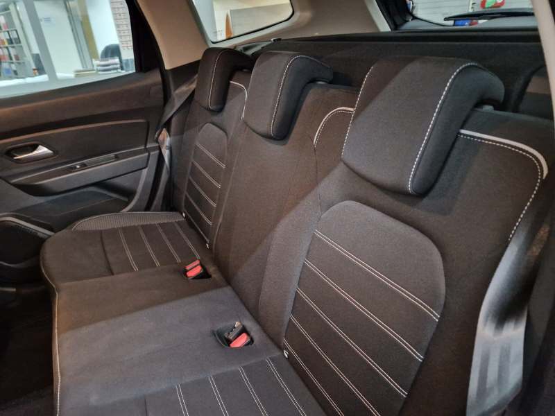DACIA Duster 1.3 TCe 150 Prestige 4WD-image-12