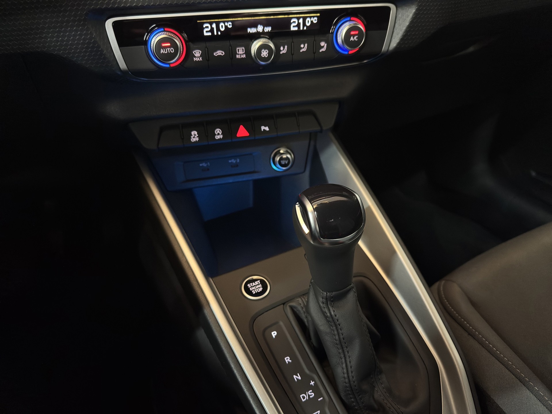 AUDI A1 Sportback 30 TFSI S Line S-tronic Black Edition "RF.-Kamera-Keyless"-image-16