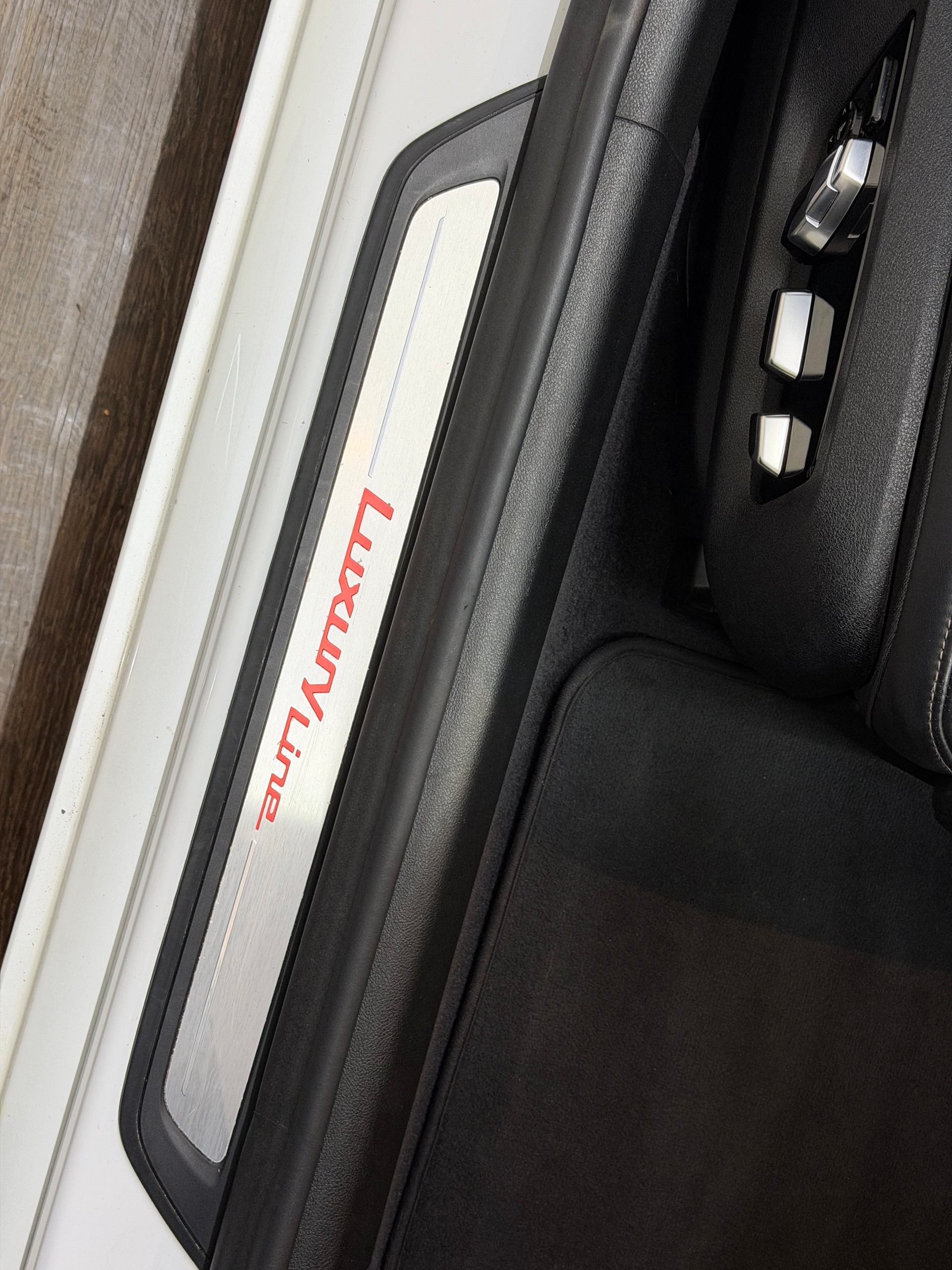 BMW 540i xDrive Touring Luxury Line Steptronic-image-18