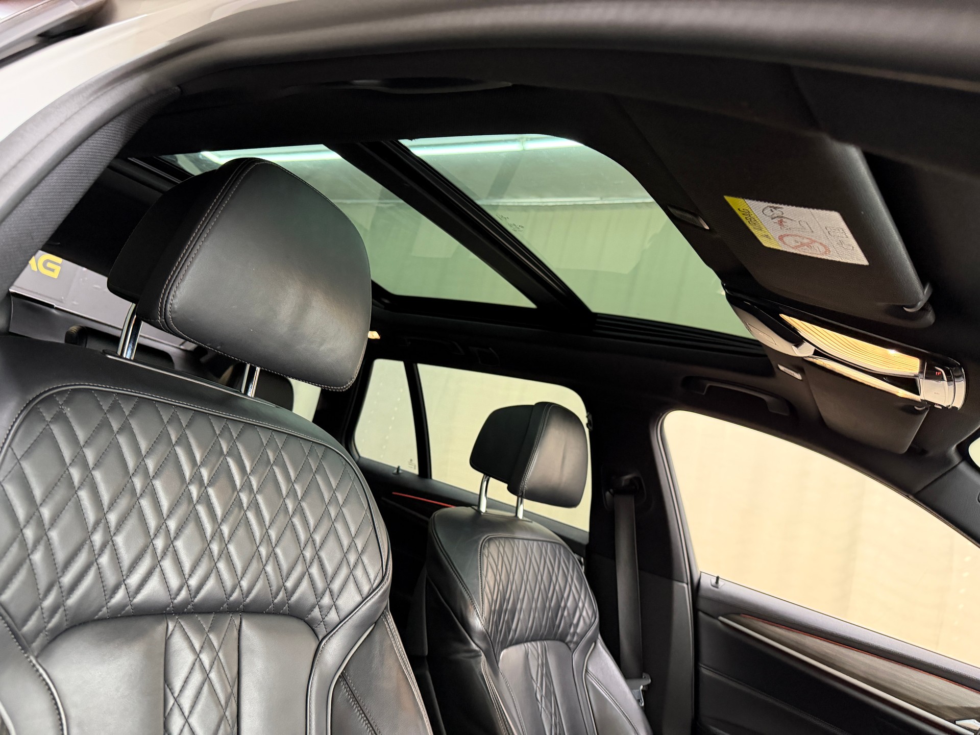 BMW 540i xDrive Touring Luxury Line Steptronic-image-8