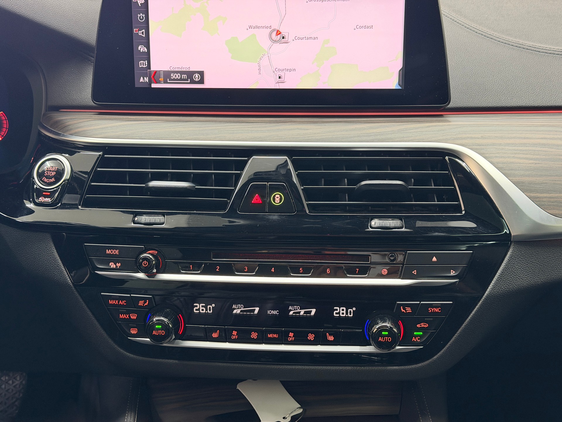BMW 540i xDrive Touring Luxury Line Steptronic-image-13