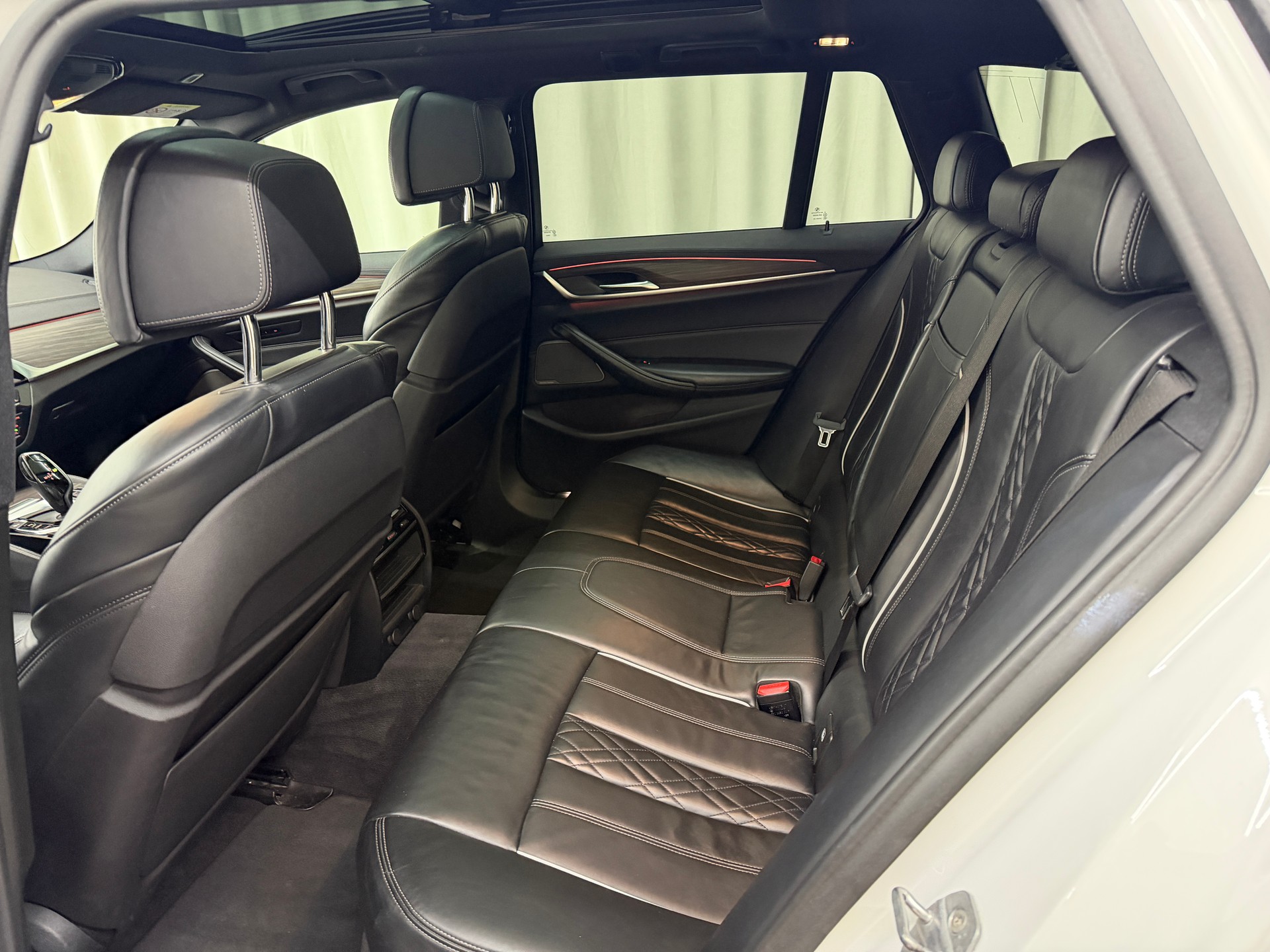 BMW 540i xDrive Touring Luxury Line Steptronic-image-10