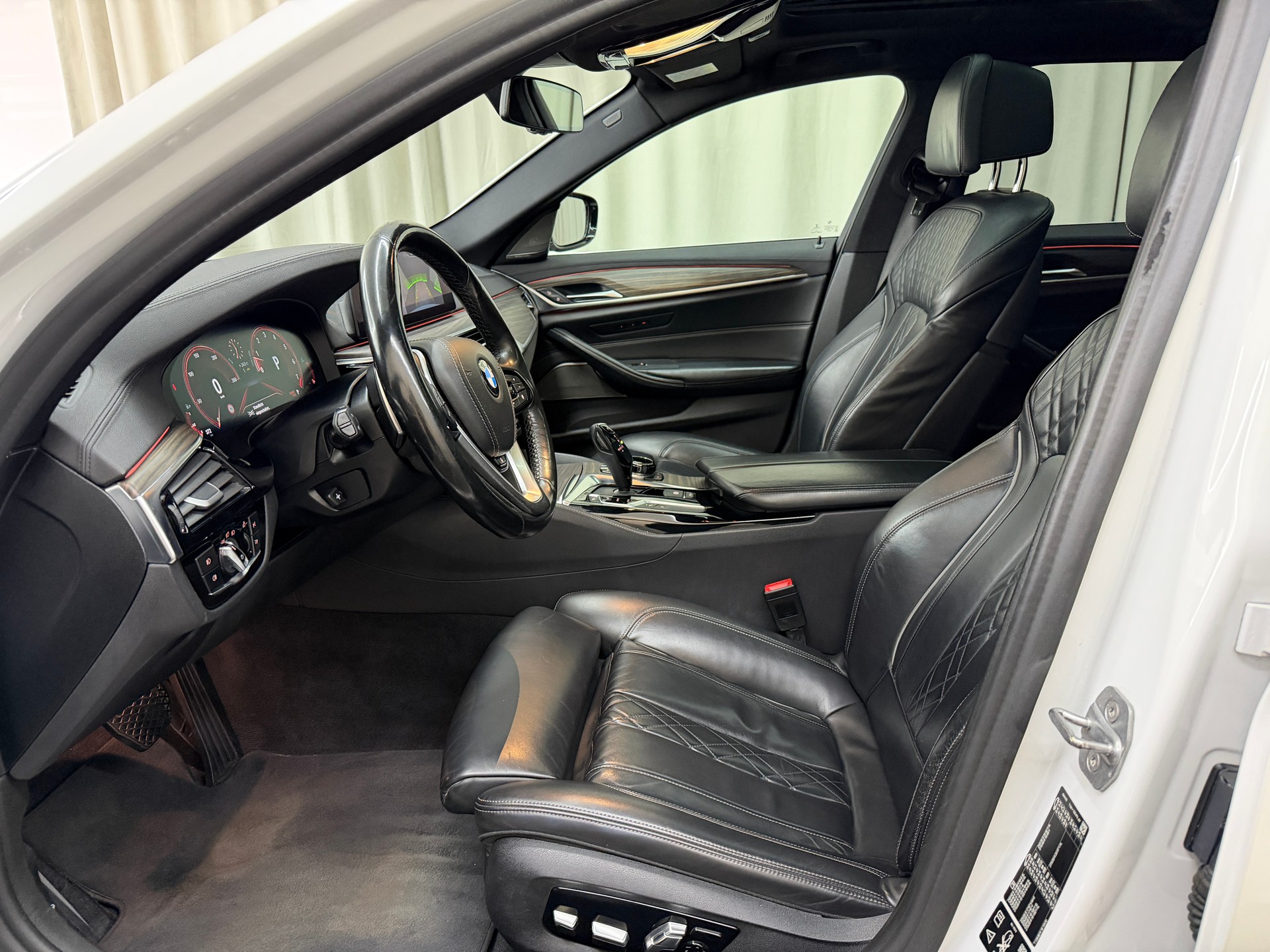 BMW 540i xDrive Touring Luxury Line Steptronic-image-7