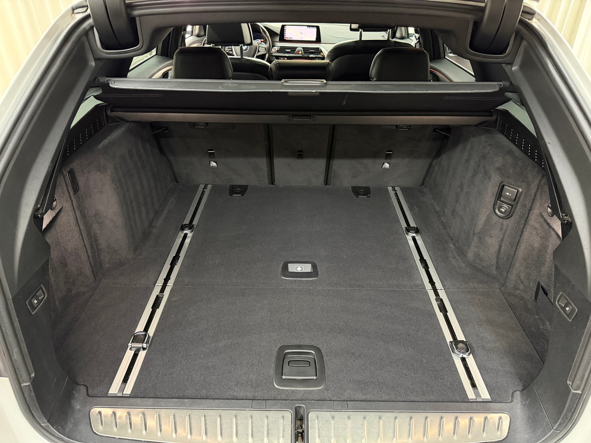 BMW 540i xDrive Touring Luxury Line Steptronic-image-15