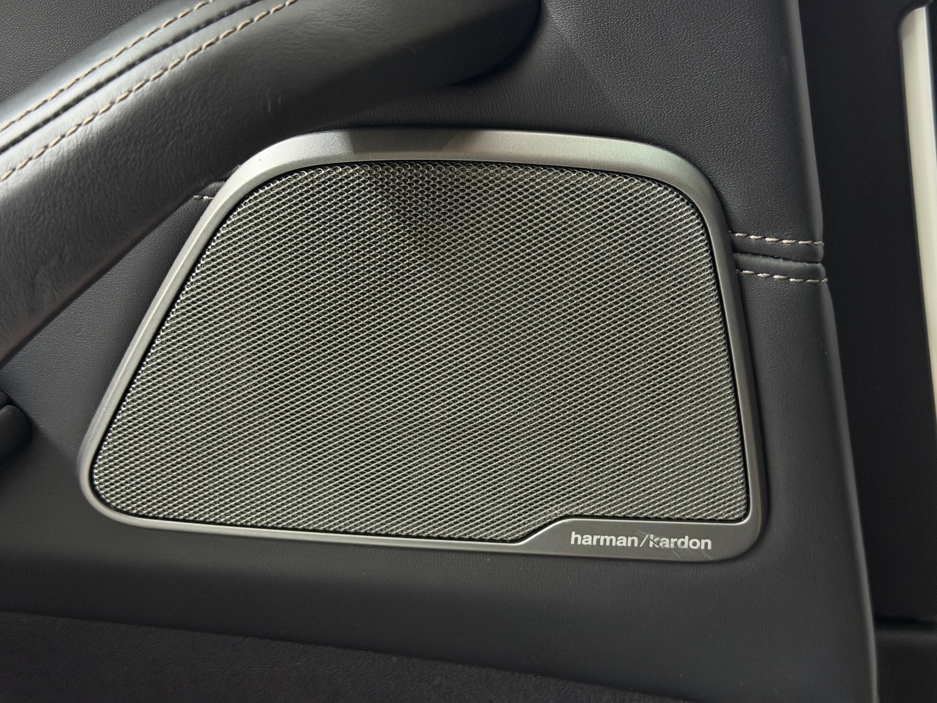 BMW 540i xDrive Touring Luxury Line Steptronic-image-16